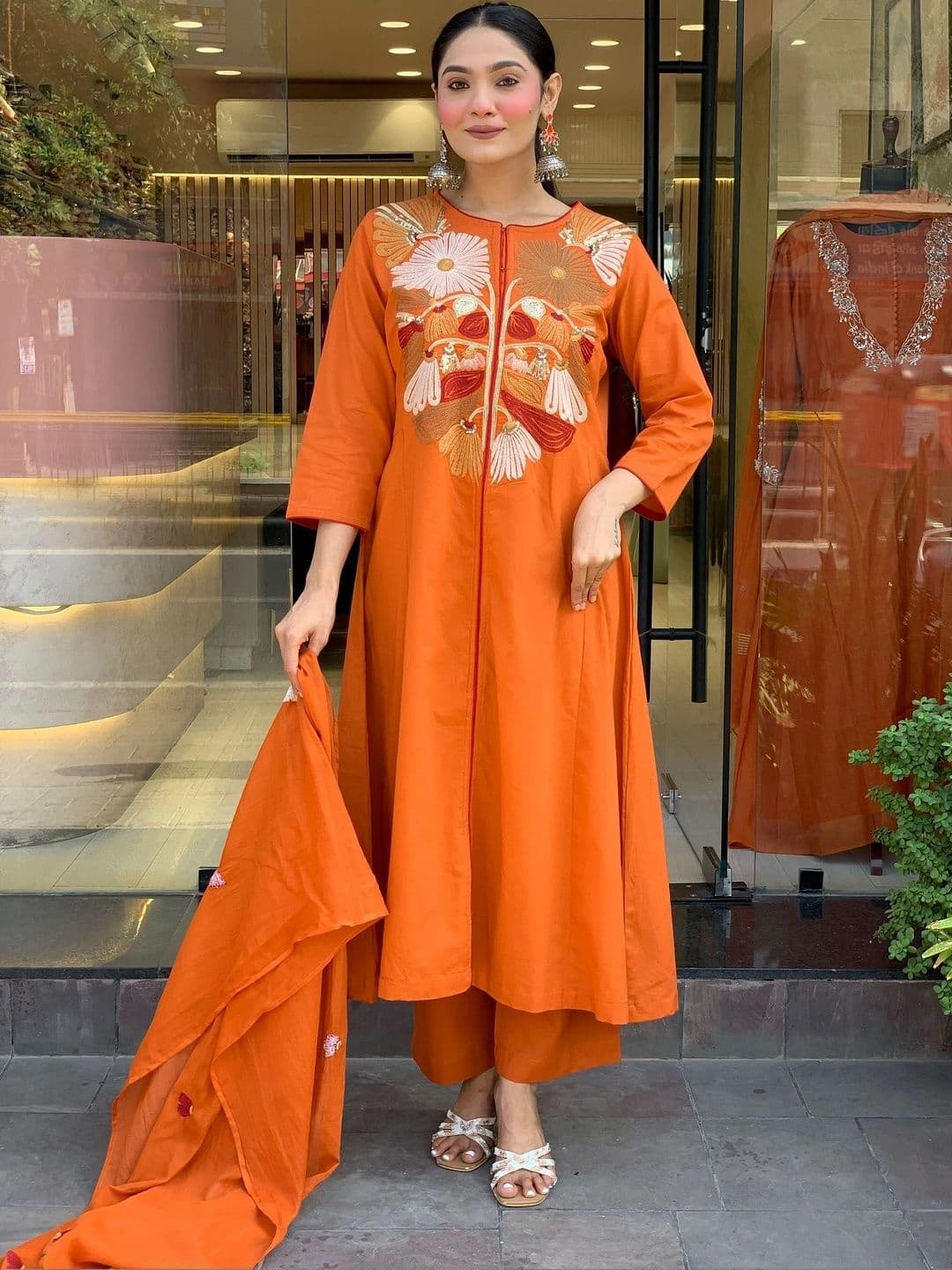 Aeristo Women Floral Embroidered Regular Thread Work Chanderi Silk Kurta with Palazzos & With Dupatta thumbnail 4