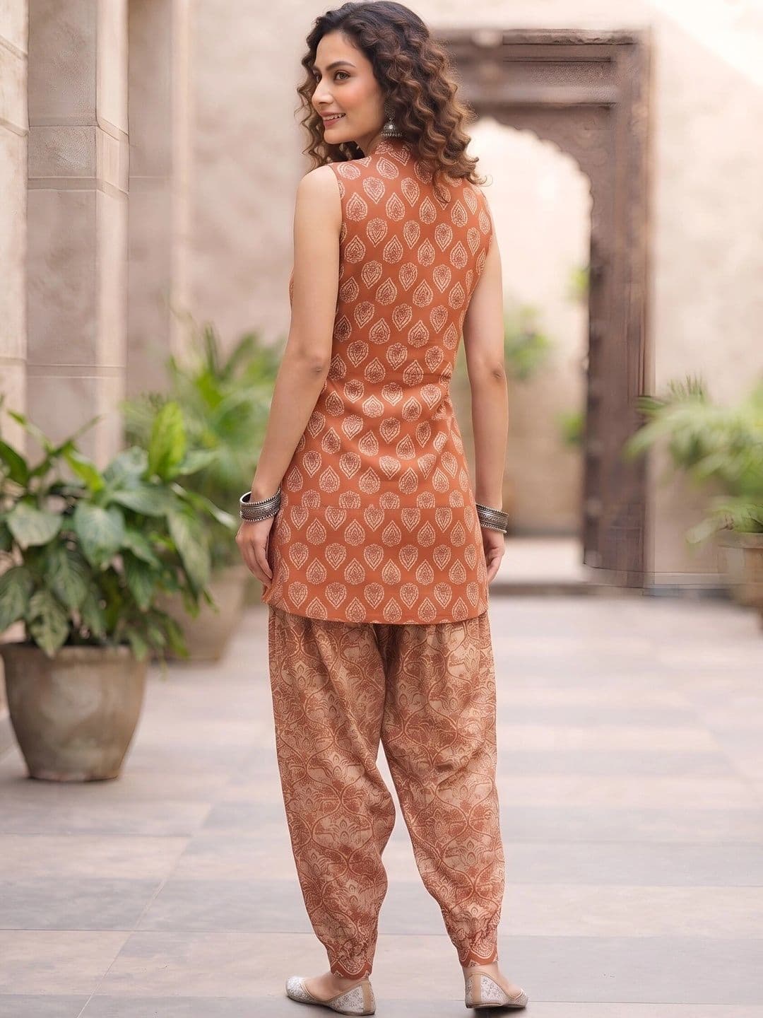 Nayo Women Ethnic Motifs Printed Regular Pure Cotton Kurti with Patiala thumbnail 2