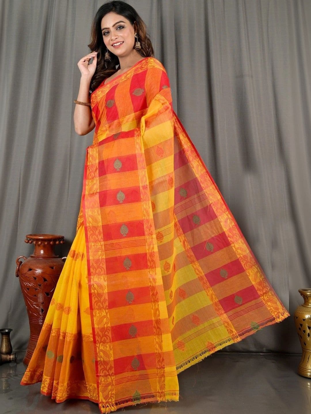 KALINI Checked Pure Cotton Taant Saree thumbnail 4