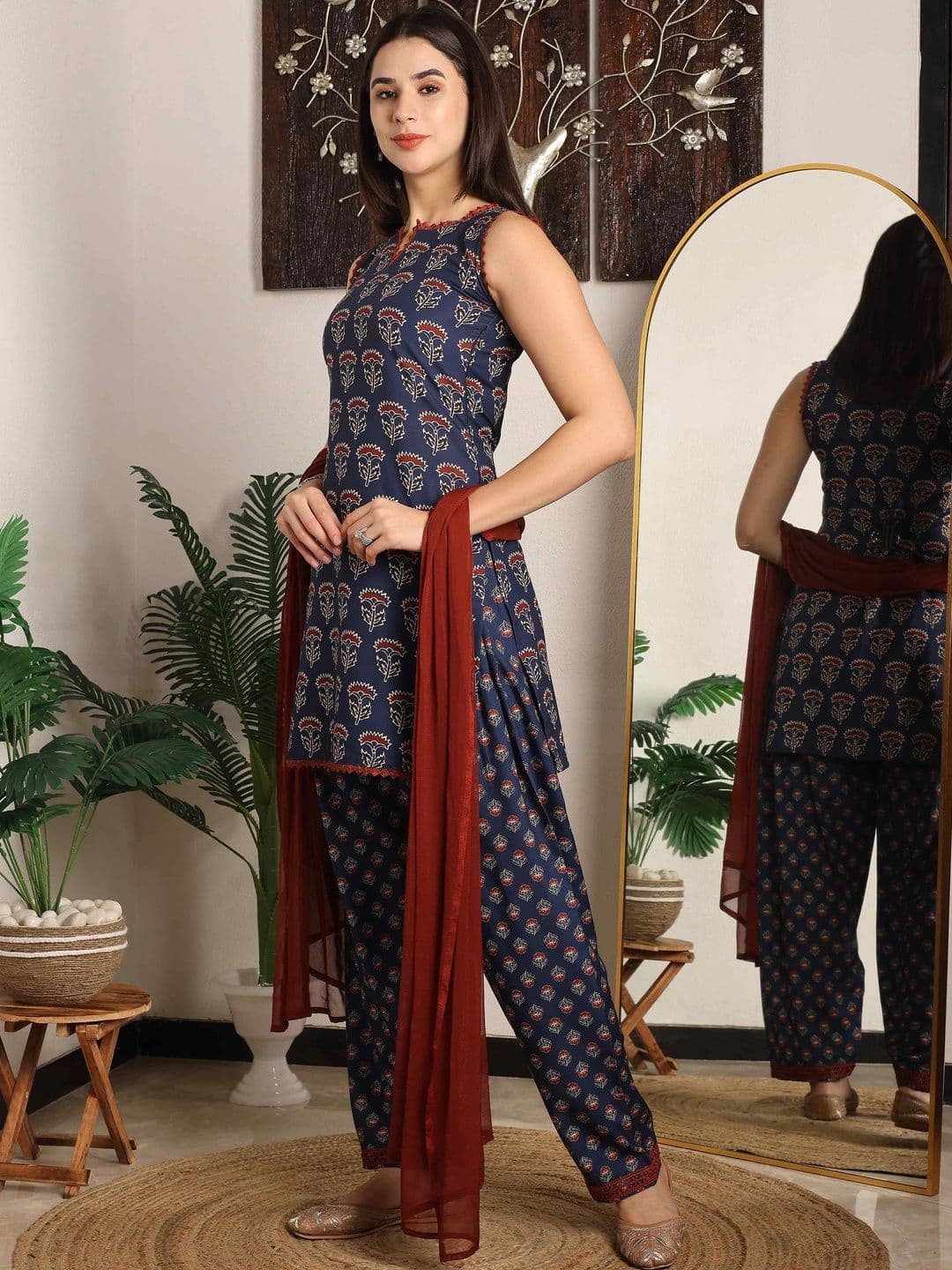 TextileNow Women Ethnic Motifs Printed Regular Pure Cotton Kurta with Patiala & With Dupatta thumbnail 4