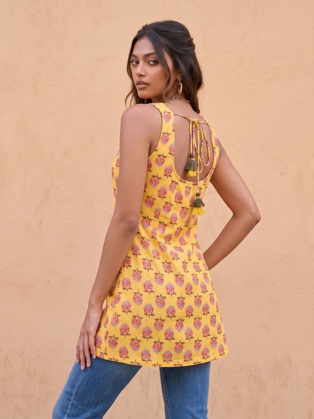 fusion by glitchez Floral Printed Sweetheart Neck Straight Pure Cotton Kurti With Tie-Ups thumbnail 3