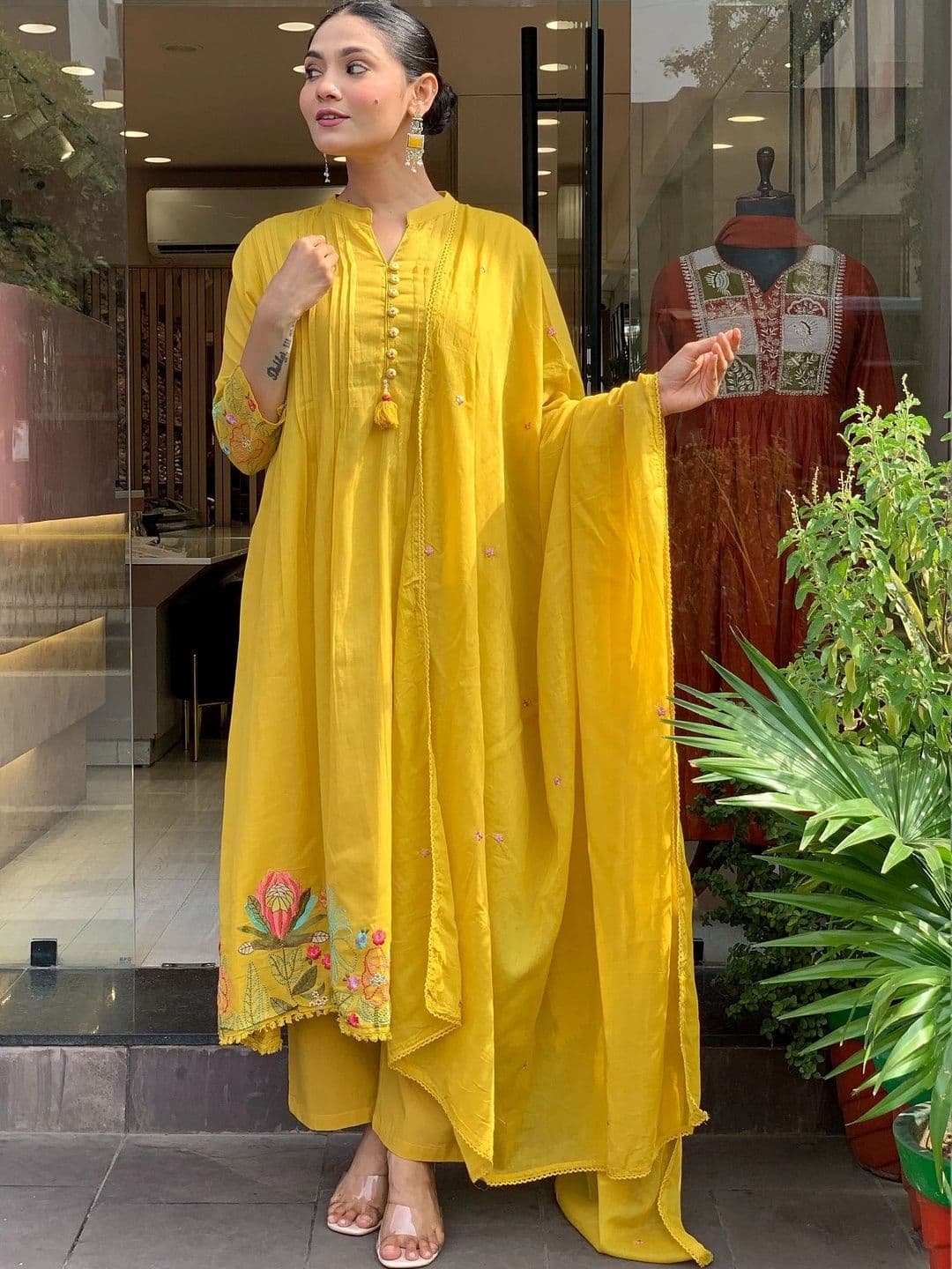 Aeristo Regular Thread Work Chanderi Silk Kurta with Trousers & With Dupatta thumbnail 6