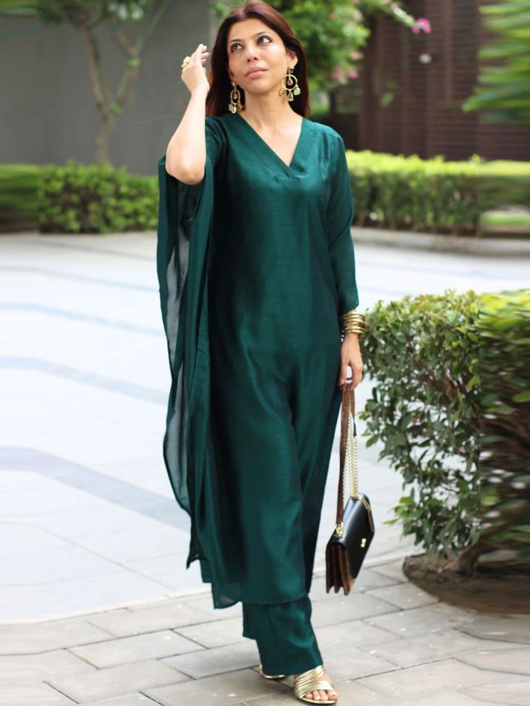 GoSriKi Women Regular Kurta with Trousers thumbnail 4