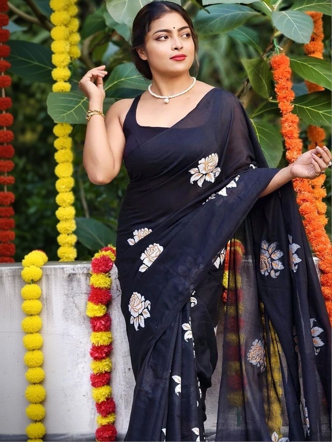KALINI Floral Khadi Saree thumbnail 2