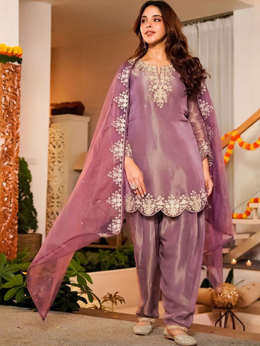 Aeristo Women Ethnic Motifs Embroidered Regular Thread Work Kurta with Patiala & With Dupatta thumbnail 6