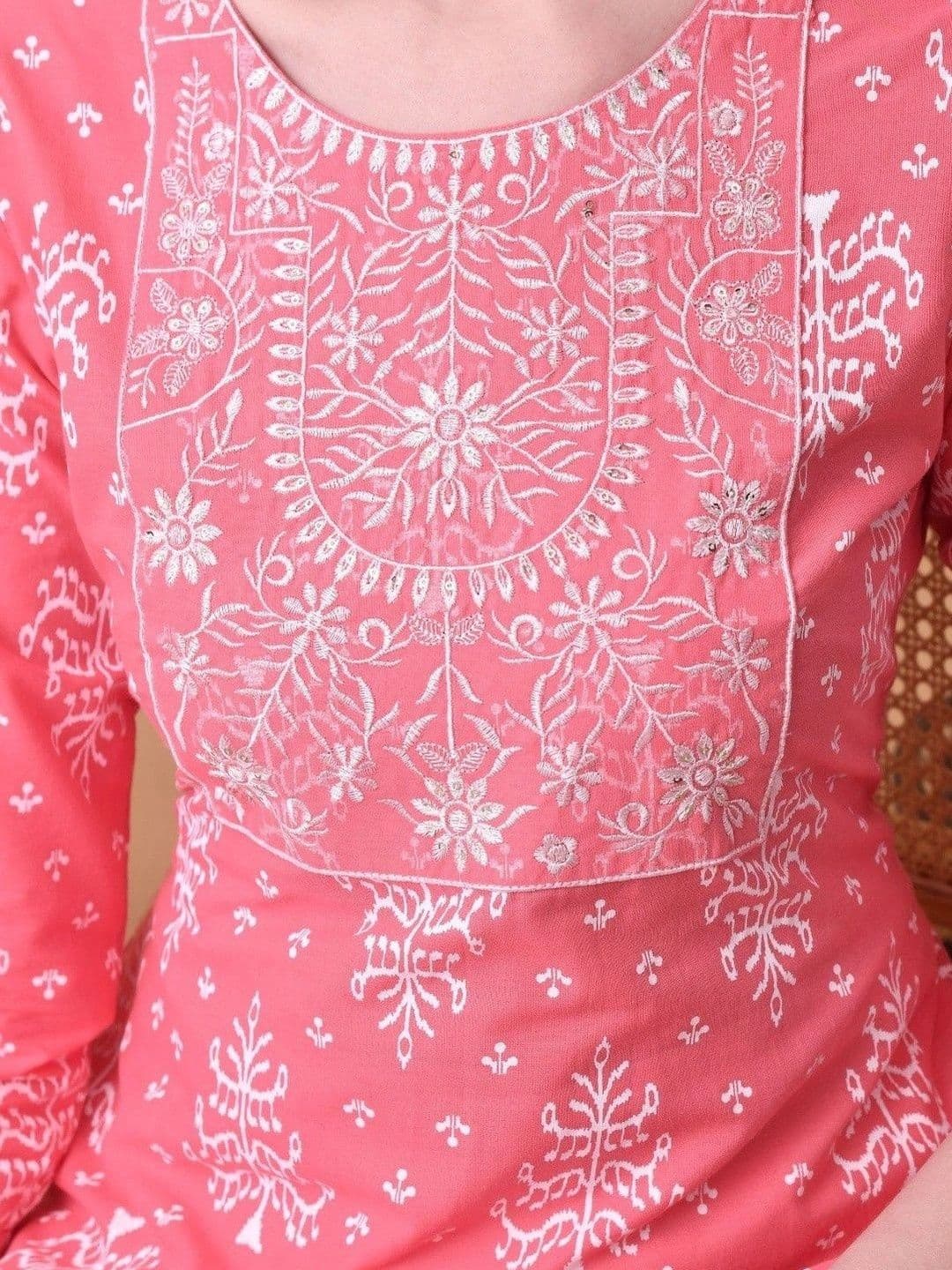 KKOUTFITS Women Floral Embroidered Thread Work Kurta thumbnail 3