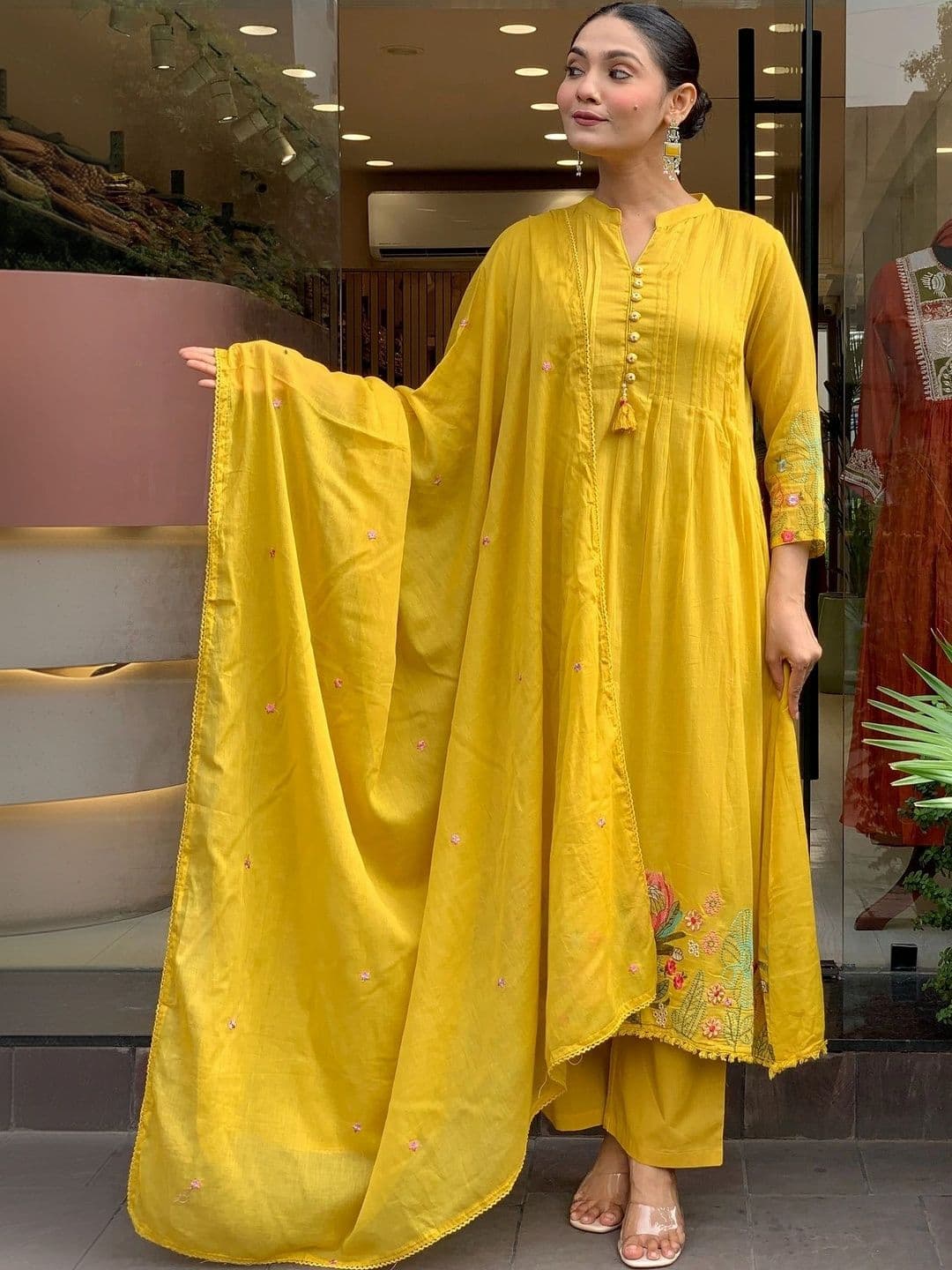 Aeristo Regular Thread Work Chanderi Silk Kurta with Trousers & With Dupatta thumbnail 5
