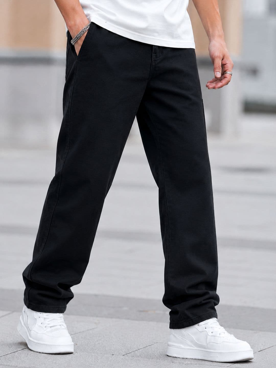 Hyraa Club Men Straight Fit Mid-Rise Jeans thumbnail 4