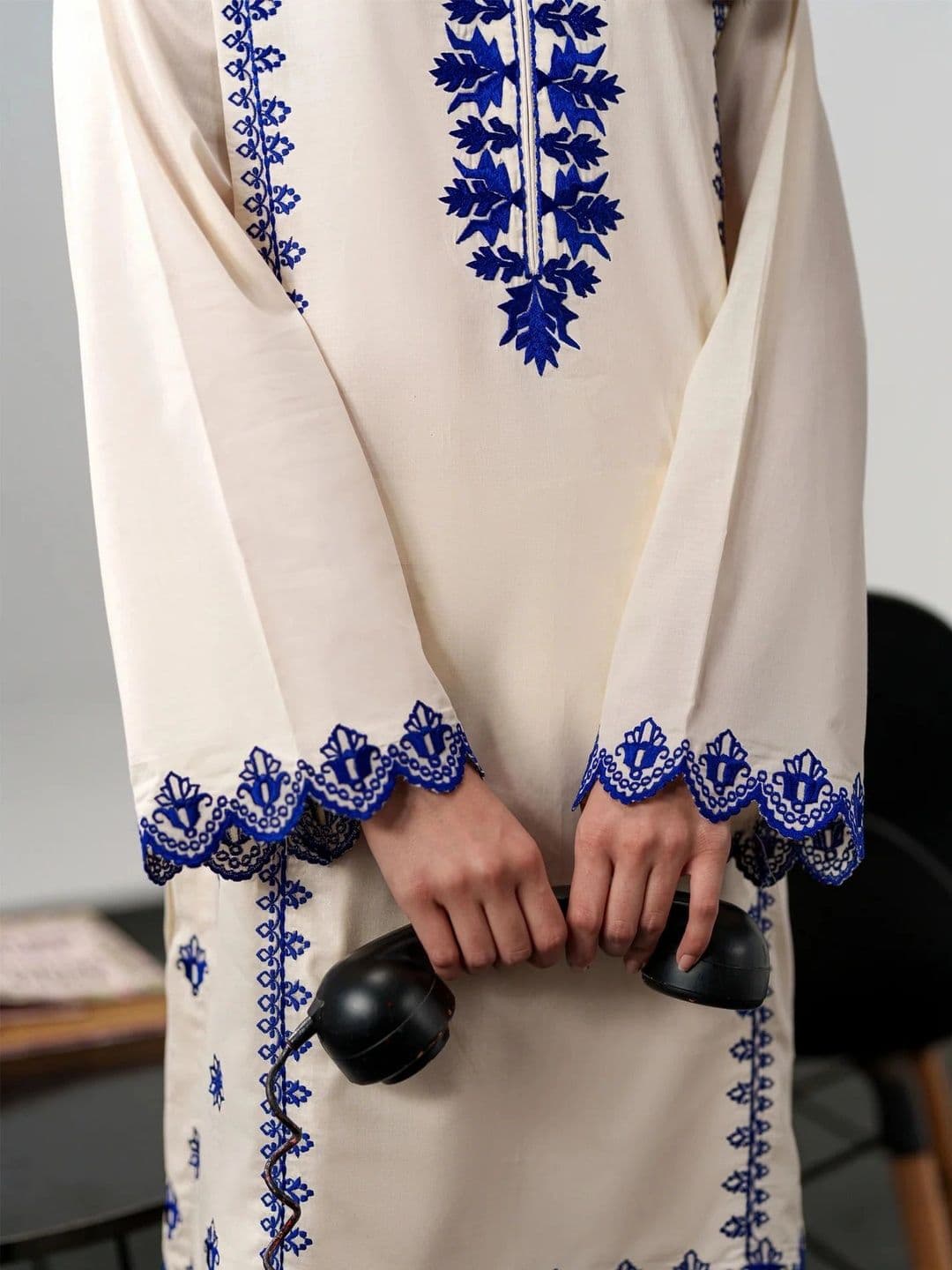 Aeristo Women Ethnic Motifs Embroidered Regular Thread Work Chanderi Silk Kurta with Trousers & With Dupatta thumbnail 5