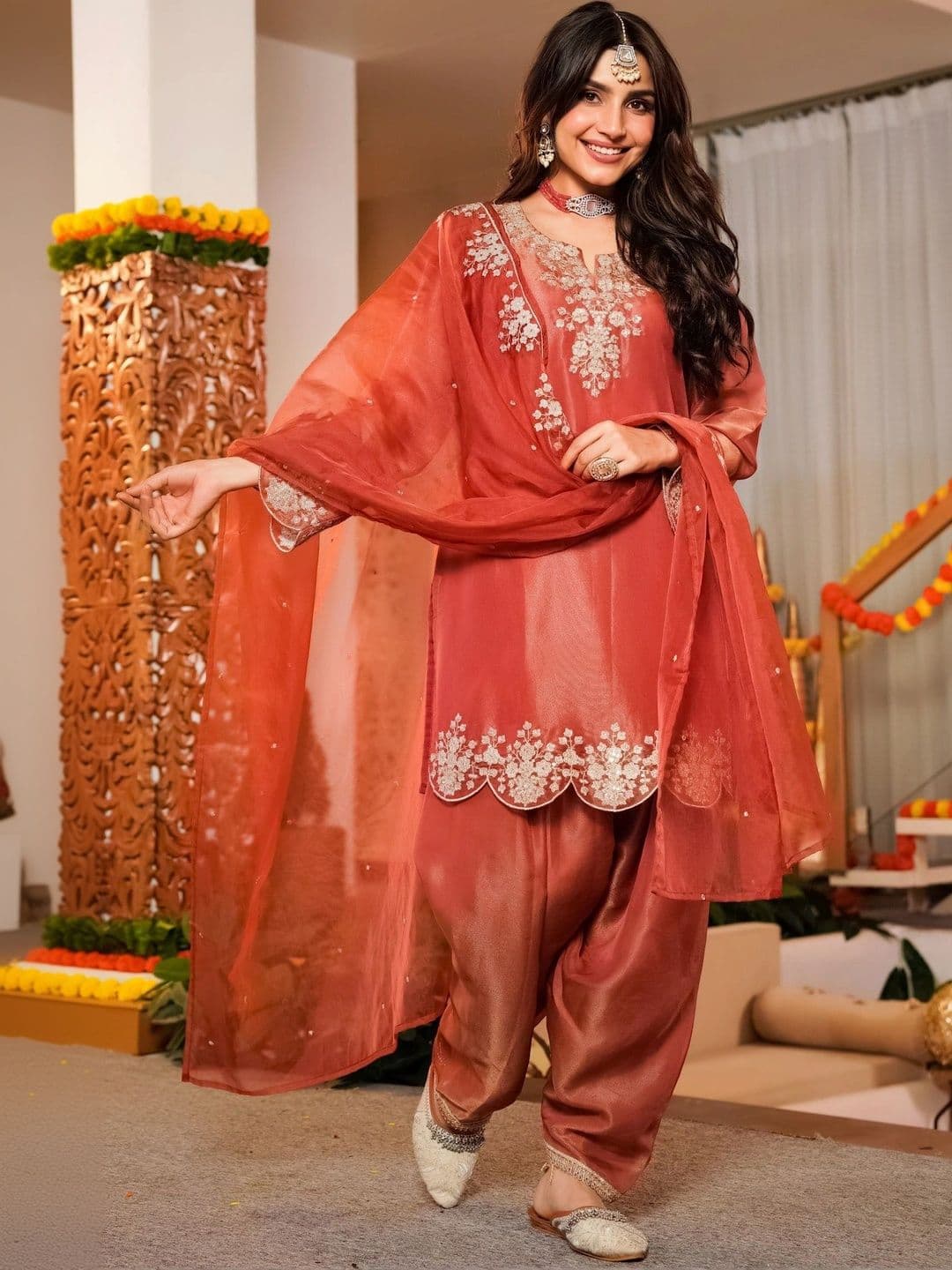Aeristo Women Ethnic Motifs Embroidered Regular Kurta with Patiala & With Dupatta thumbnail 4