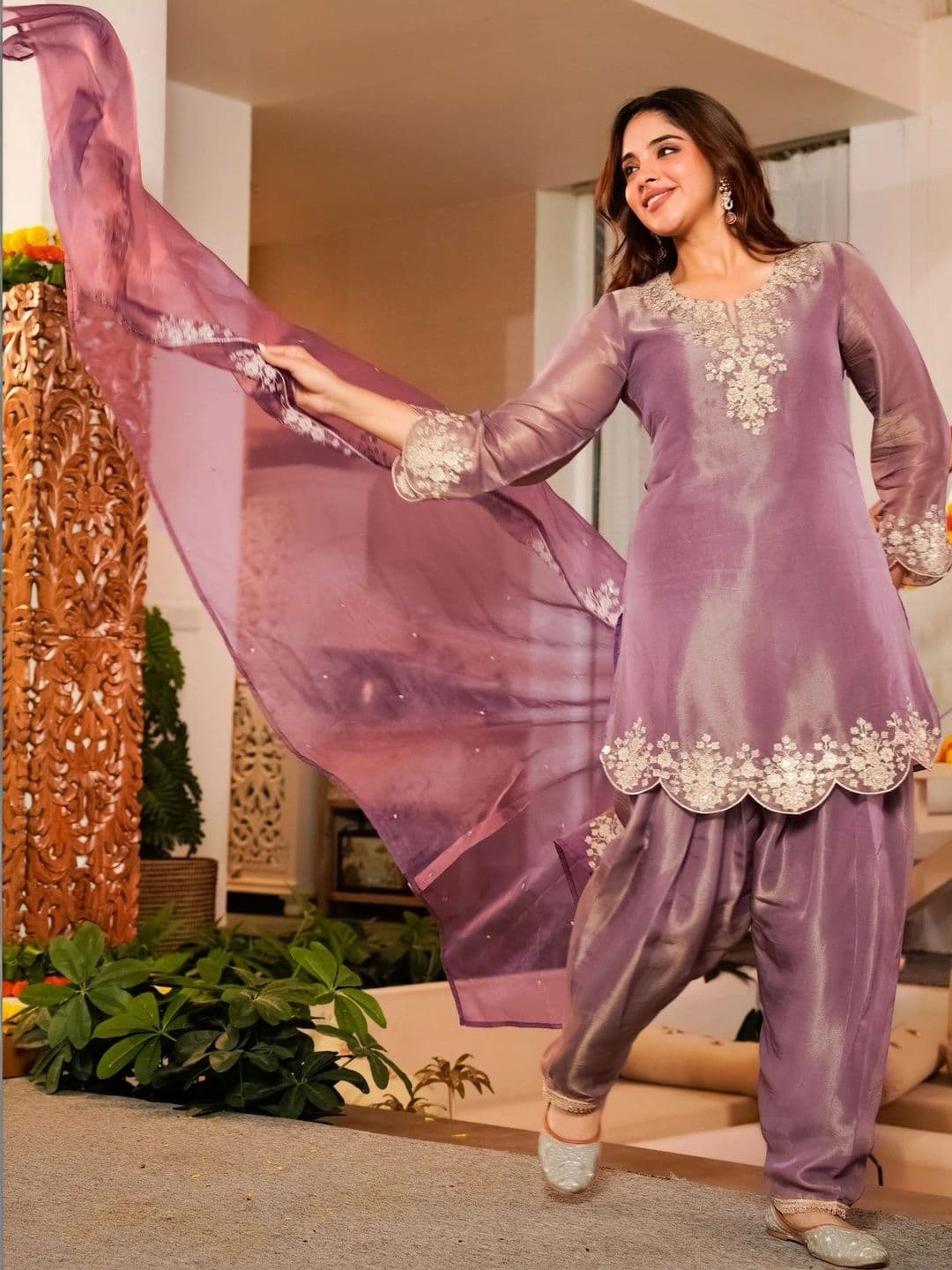 Aeristo Women Ethnic Motifs Embroidered Regular Thread Work Kurta with Patiala & With Dupatta thumbnail 5