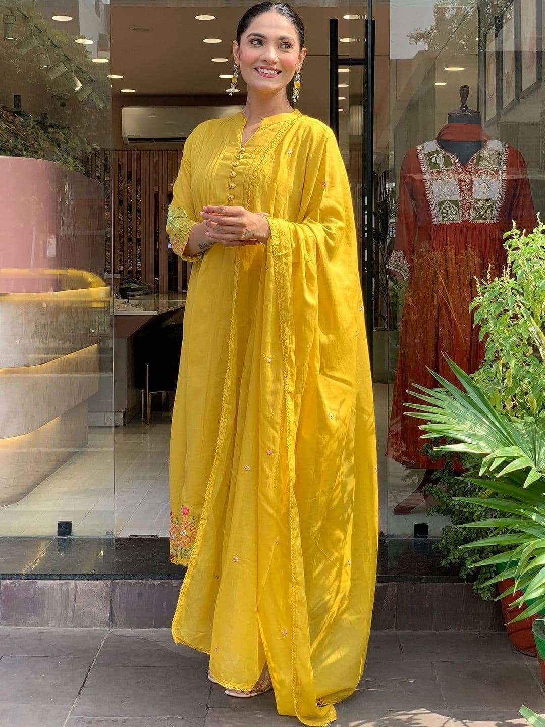 Aeristo Regular Thread Work Chanderi Silk Kurta with Trousers & With Dupatta thumbnail 7
