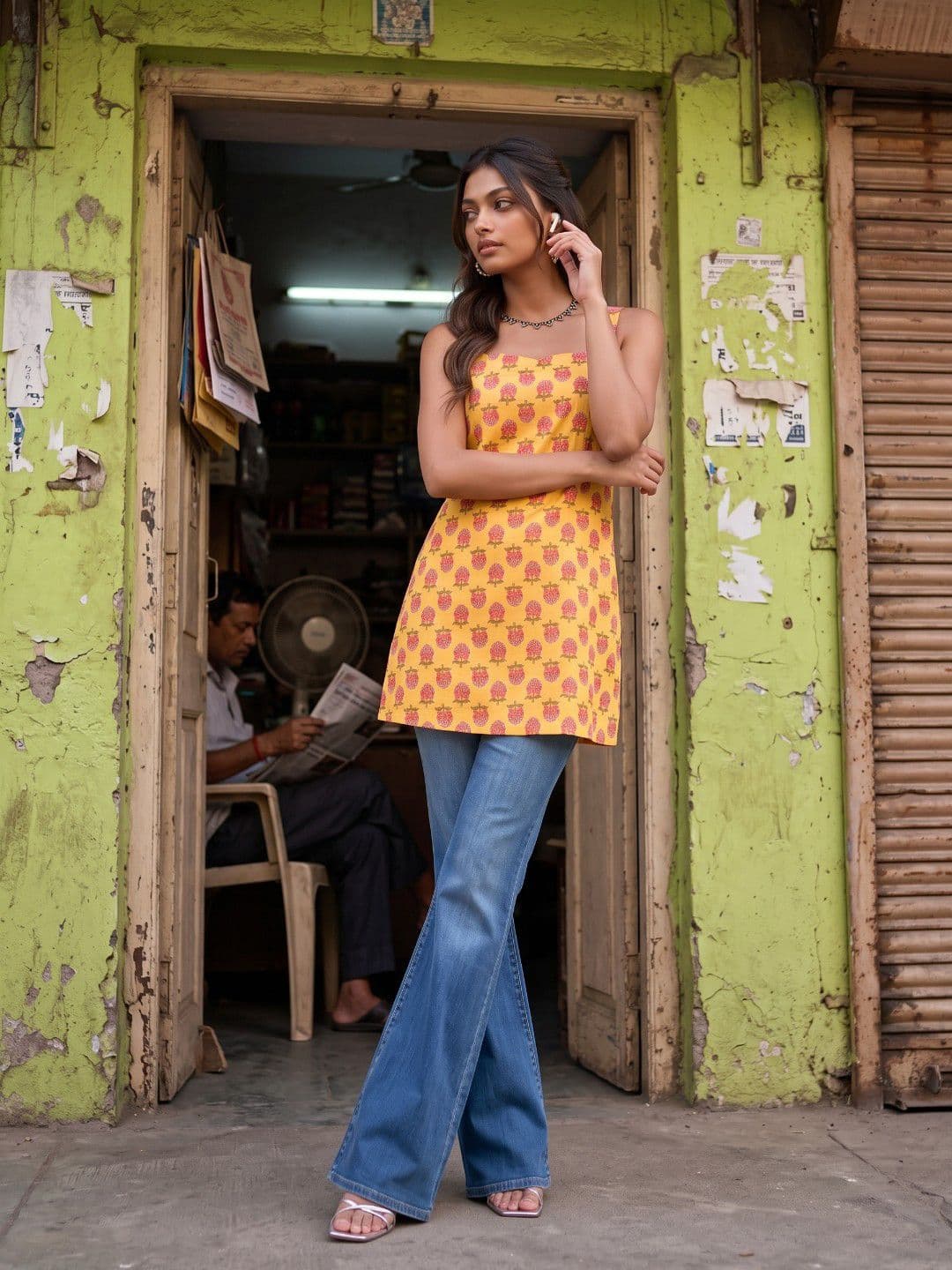 fusion by glitchez Floral Printed Sweetheart Neck Straight Pure Cotton Kurti With Tie-Ups thumbnail 4