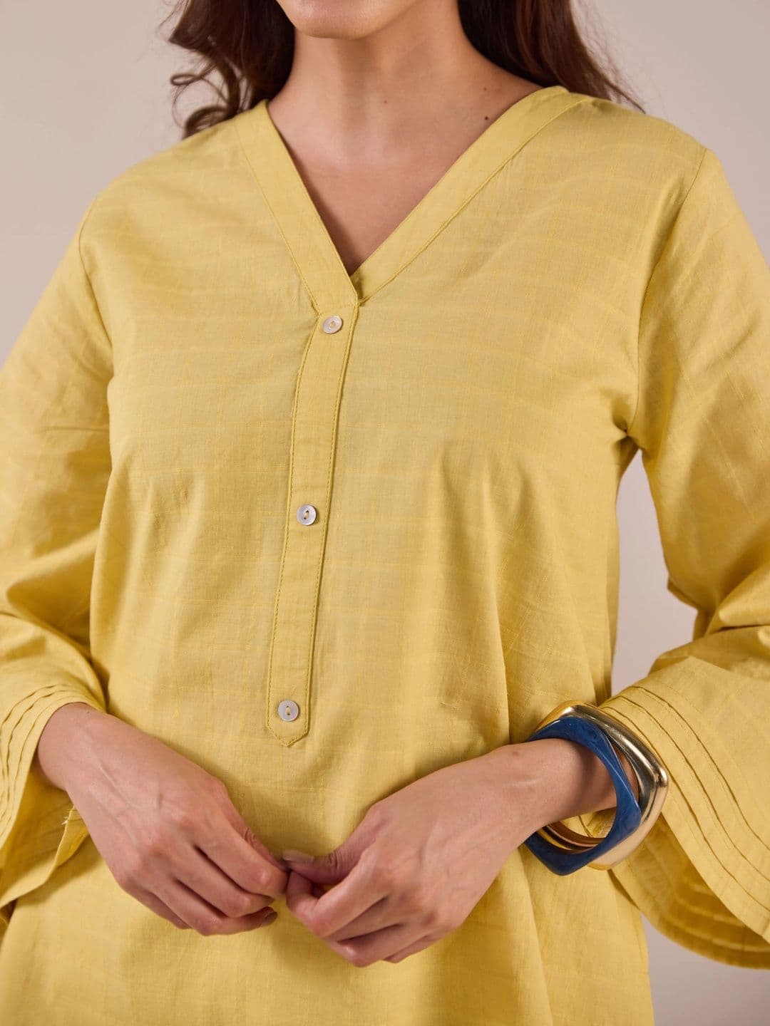 TARA-C-TARA Women Regular Pure Cotton Kurta with Trousers thumbnail 4