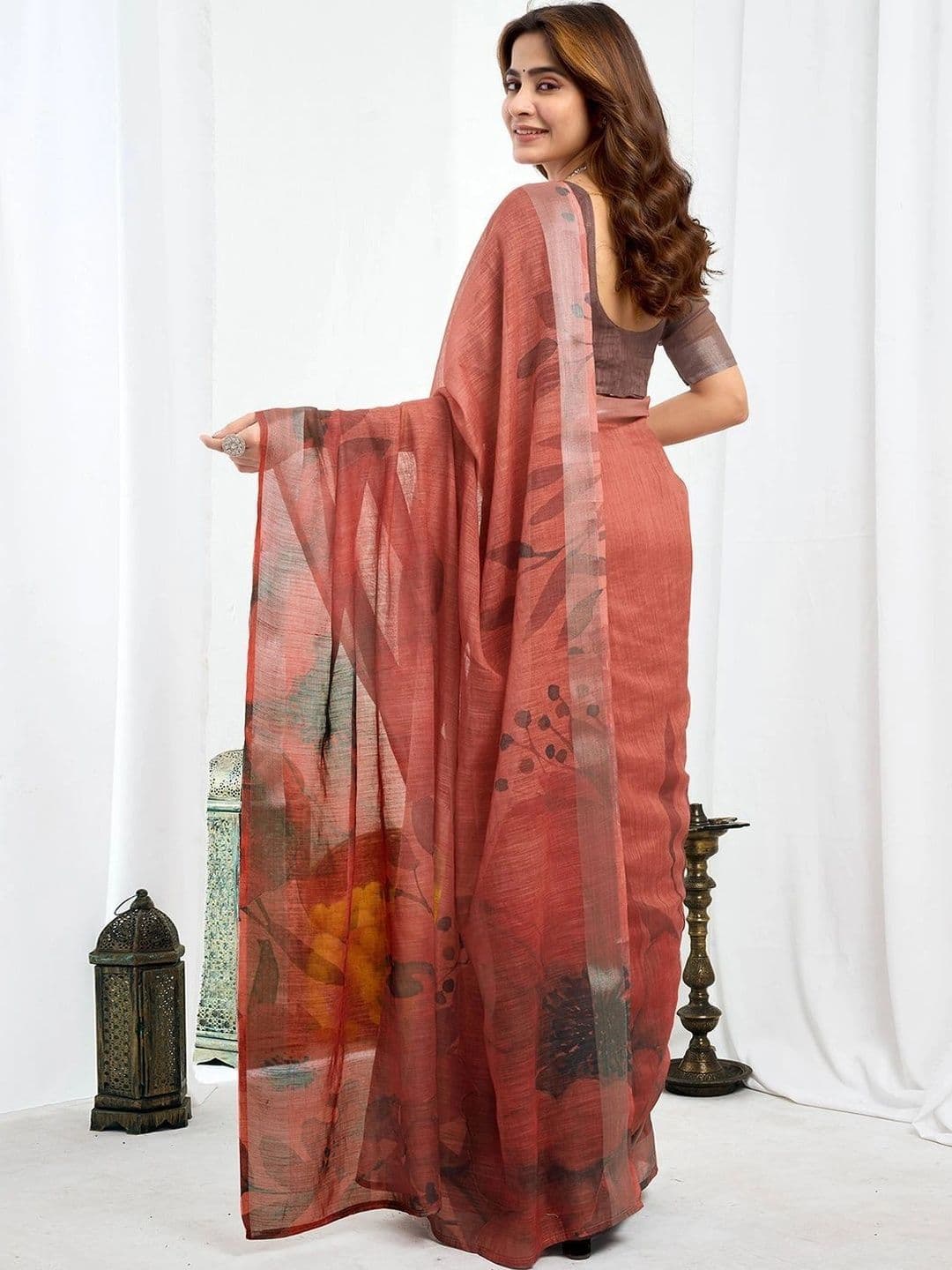 Satrani Floral Zari Pure Linen Designer Saree thumbnail 7