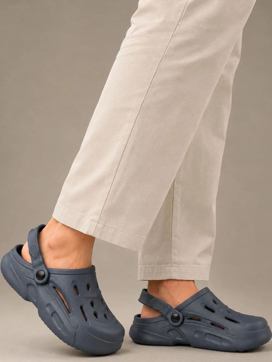 Layasa Men Clogs thumbnail 2