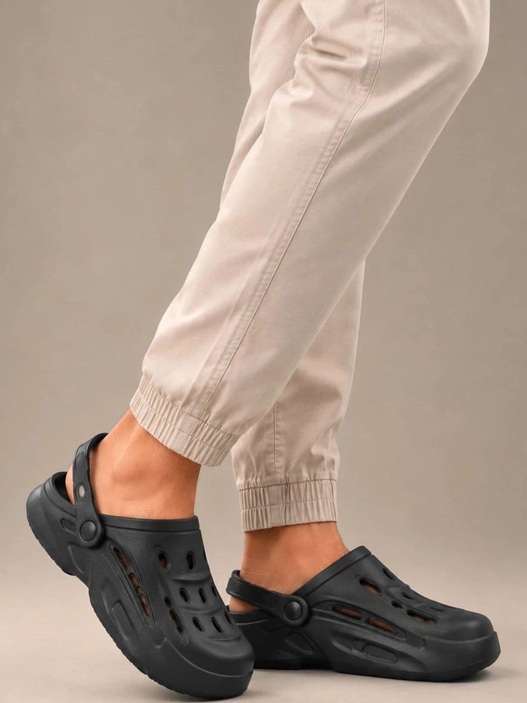 Layasa Men Clogs thumbnail 2