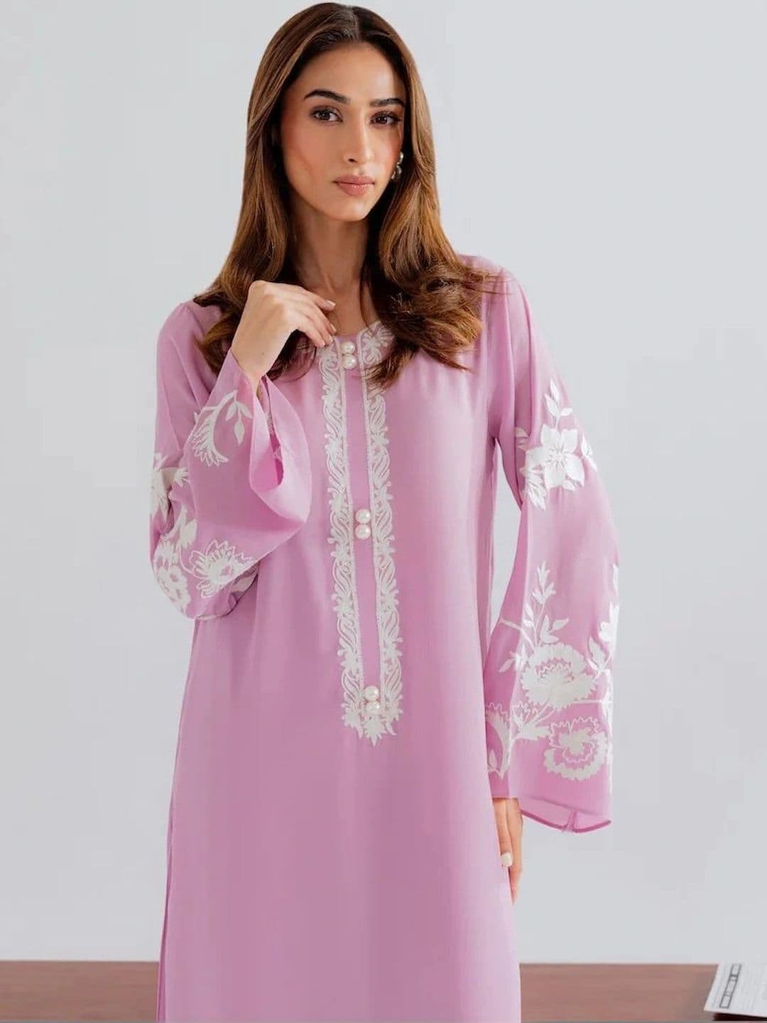 Aeristo Women Ethnic Motifs Embroidered Regular Thread Work Chanderi Silk Kurta with Palazzos thumbnail 5