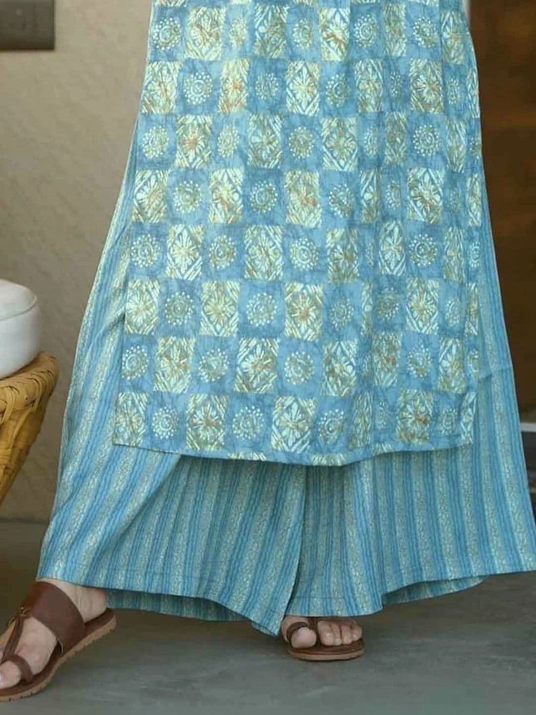 GREEN PEARS Women Printed Palazzos thumbnail 3