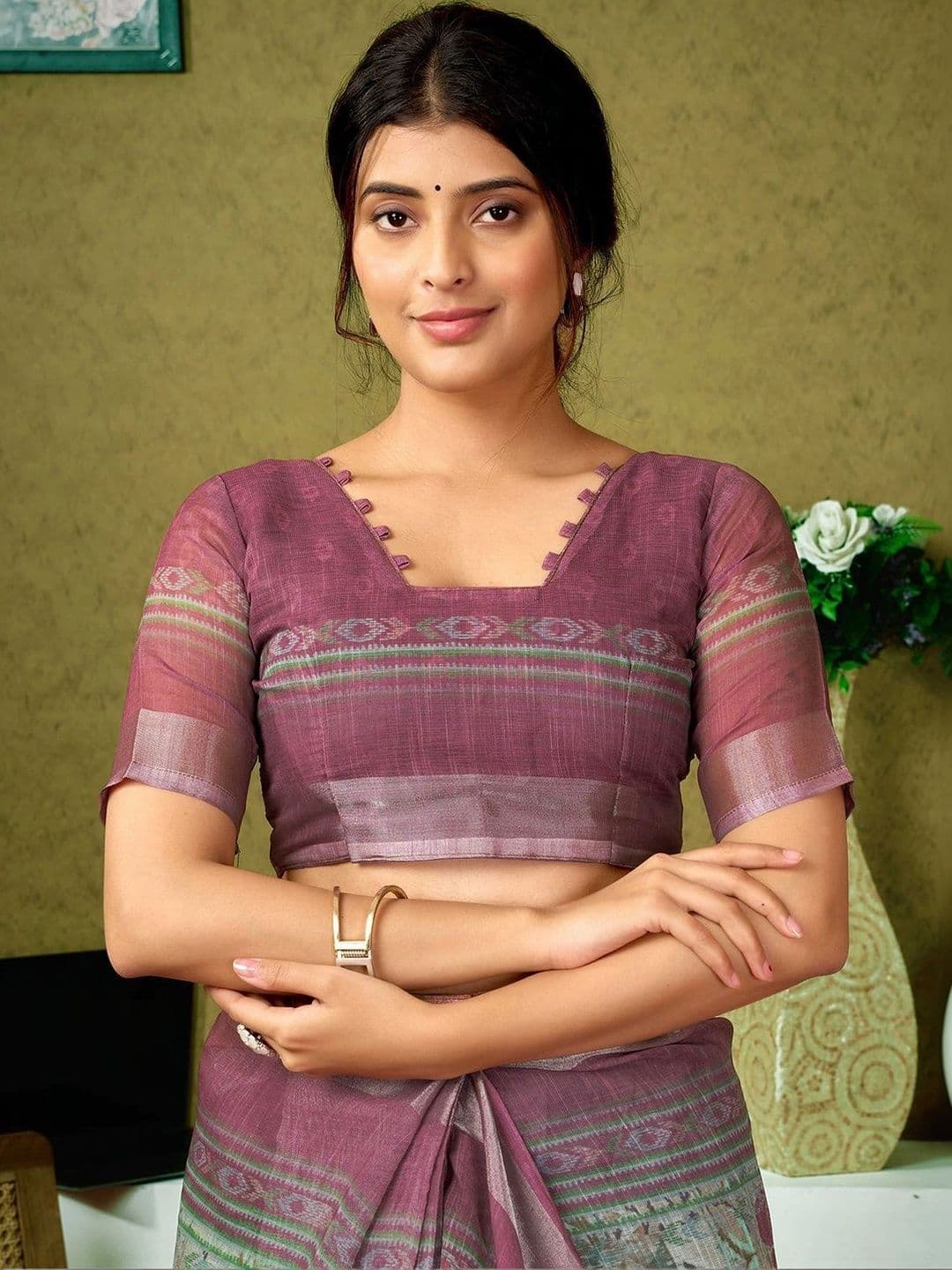 Satrani Zari Pure Linen Designer Saree thumbnail 2