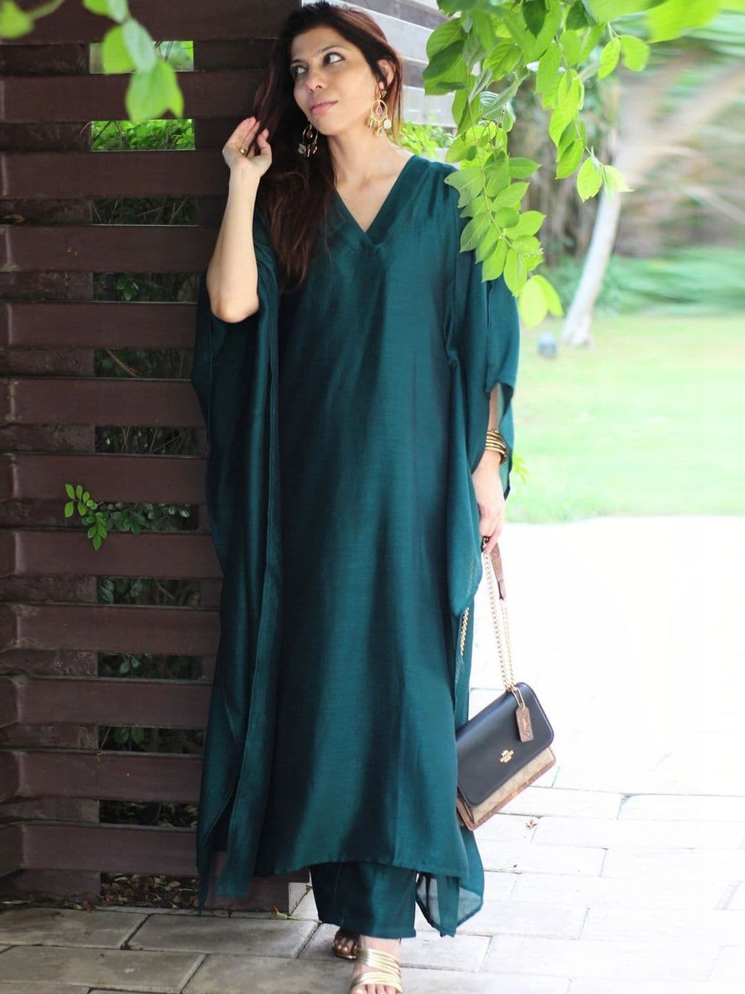 GoSriKi Women Regular Kurta with Trousers thumbnail 2