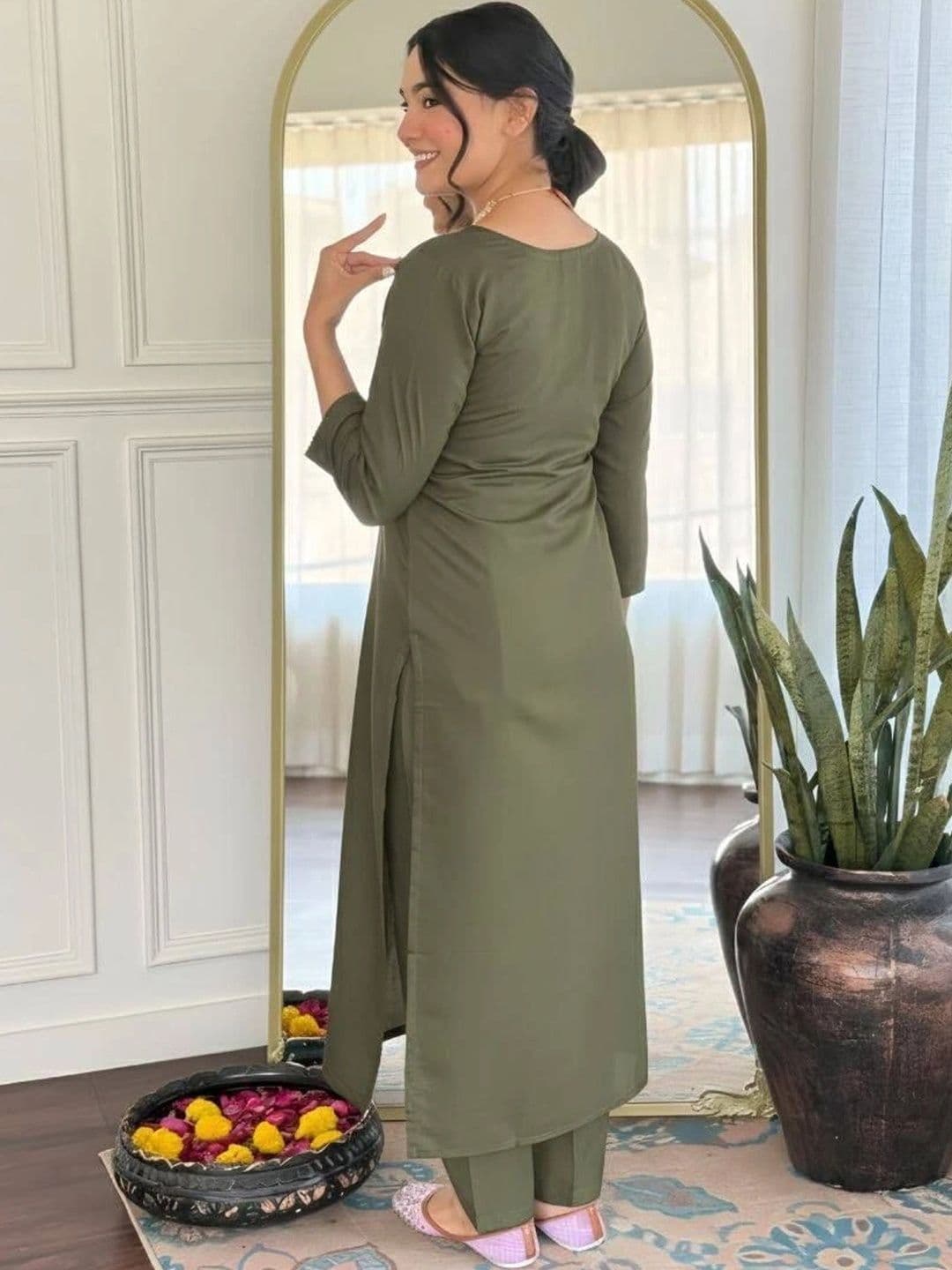 FIC FUSION CULTURE Women Ethnic Motifs Embroidered Regular Thread Work Kurta with Trousers & With Dupatta thumbnail 4