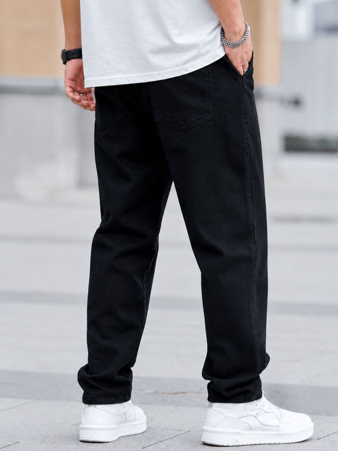 Hyraa Club Men Straight Fit Mid-Rise Jeans thumbnail 2