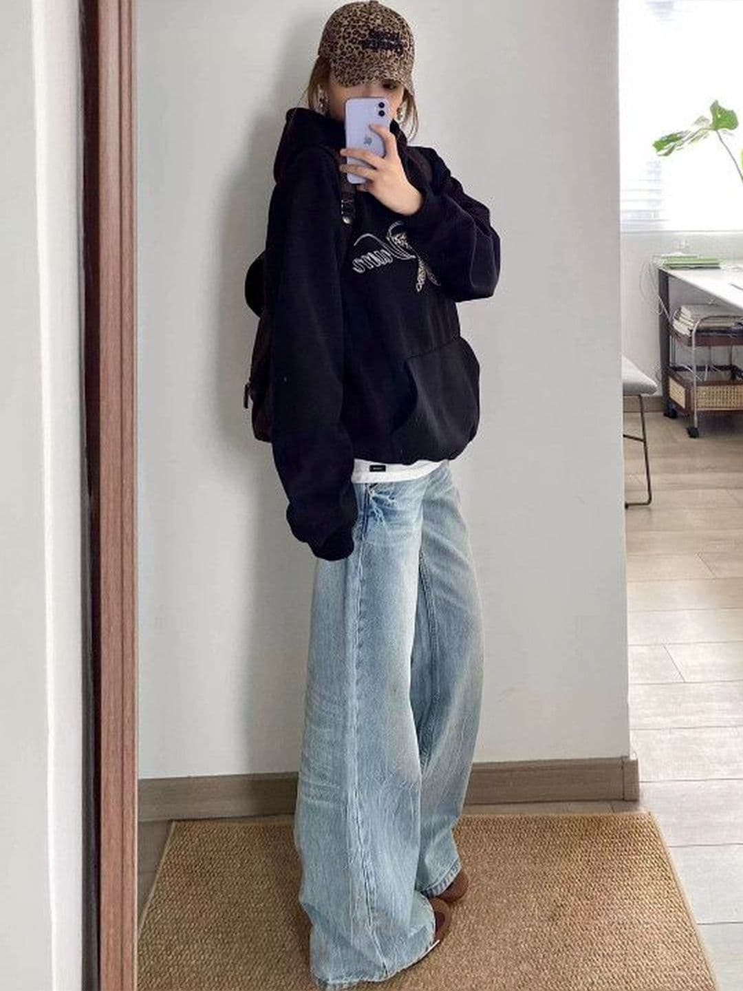 StyleCast Women Wide Leg Mid-Rise Light Fade Stretchable Jeans thumbnail 3