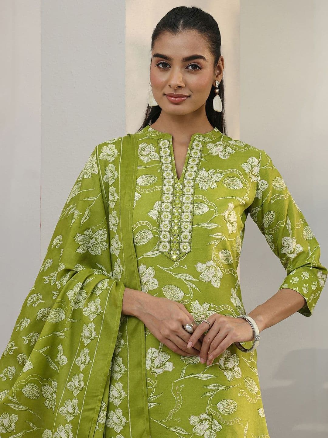 Gerua By Libas Libas Green Floral Printed Cotton Blend Straight Suit Set With Dupatta thumbnail 3
