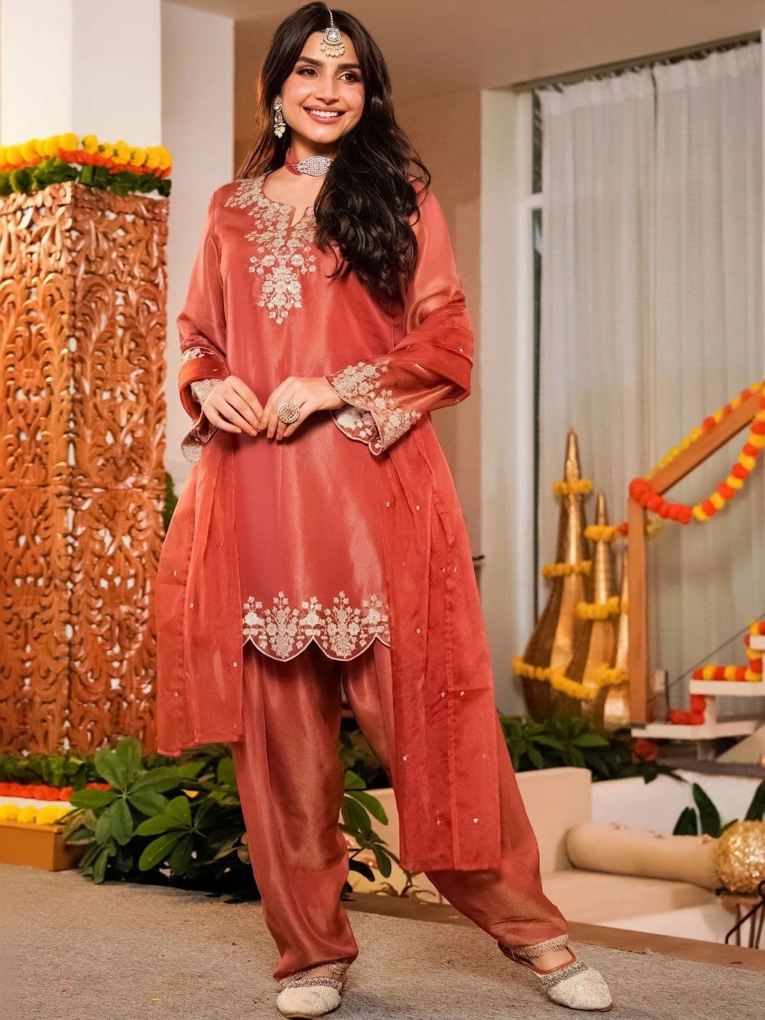 Aeristo Women Ethnic Motifs Embroidered Regular Kurta with Patiala & With Dupatta thumbnail 6