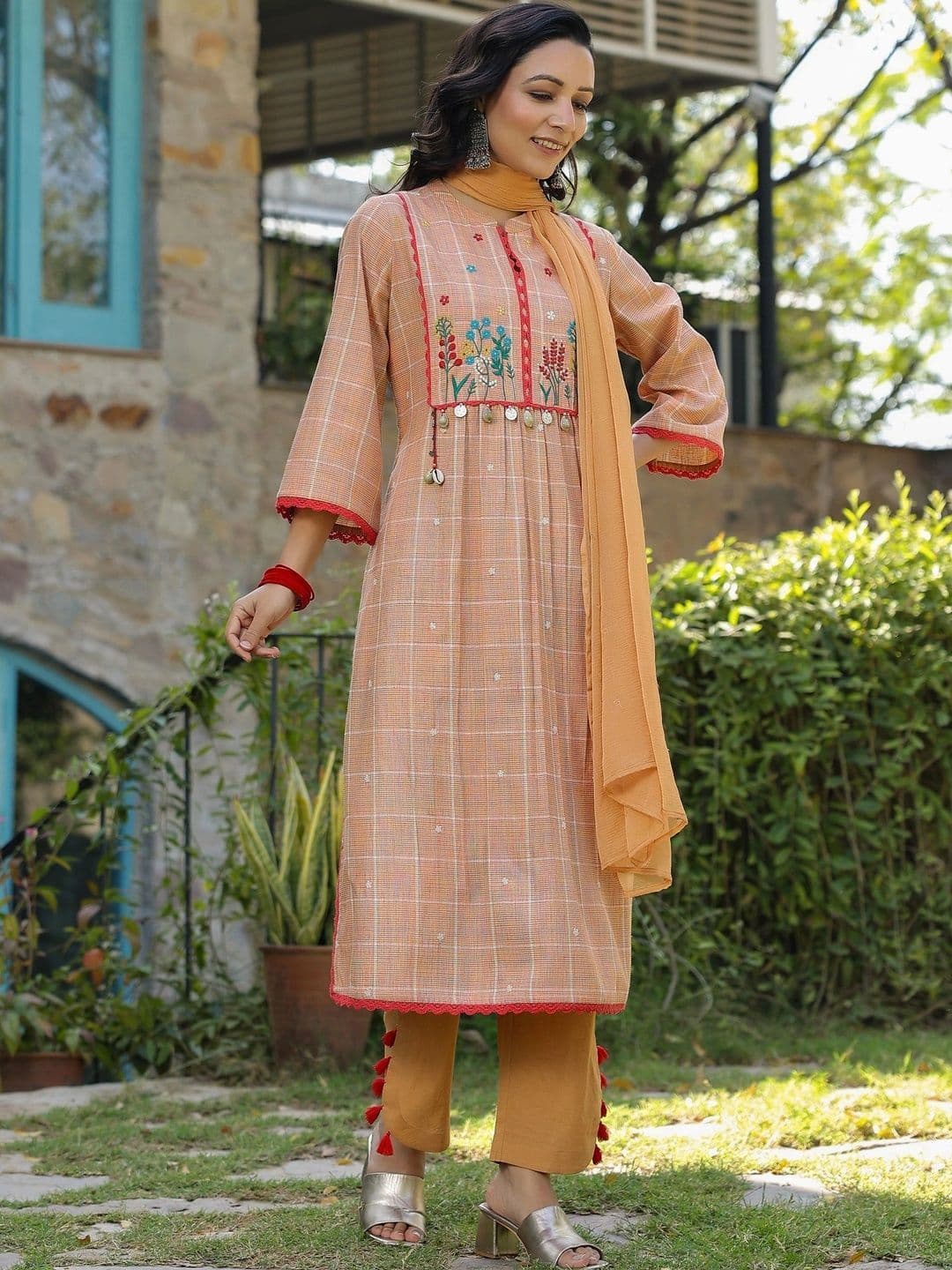 AARAAS Women A- line Thread Work Kurta Set with Dupatta thumbnail 5