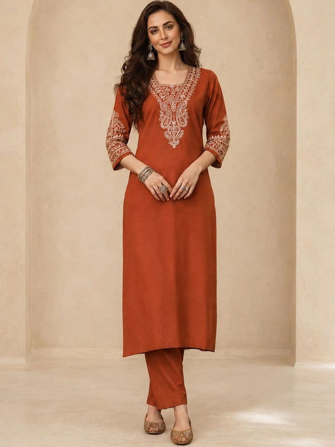 Varanga Women Ethnic Motifs Embroidered Regular Thread Work Kurta with Trousers - view 1