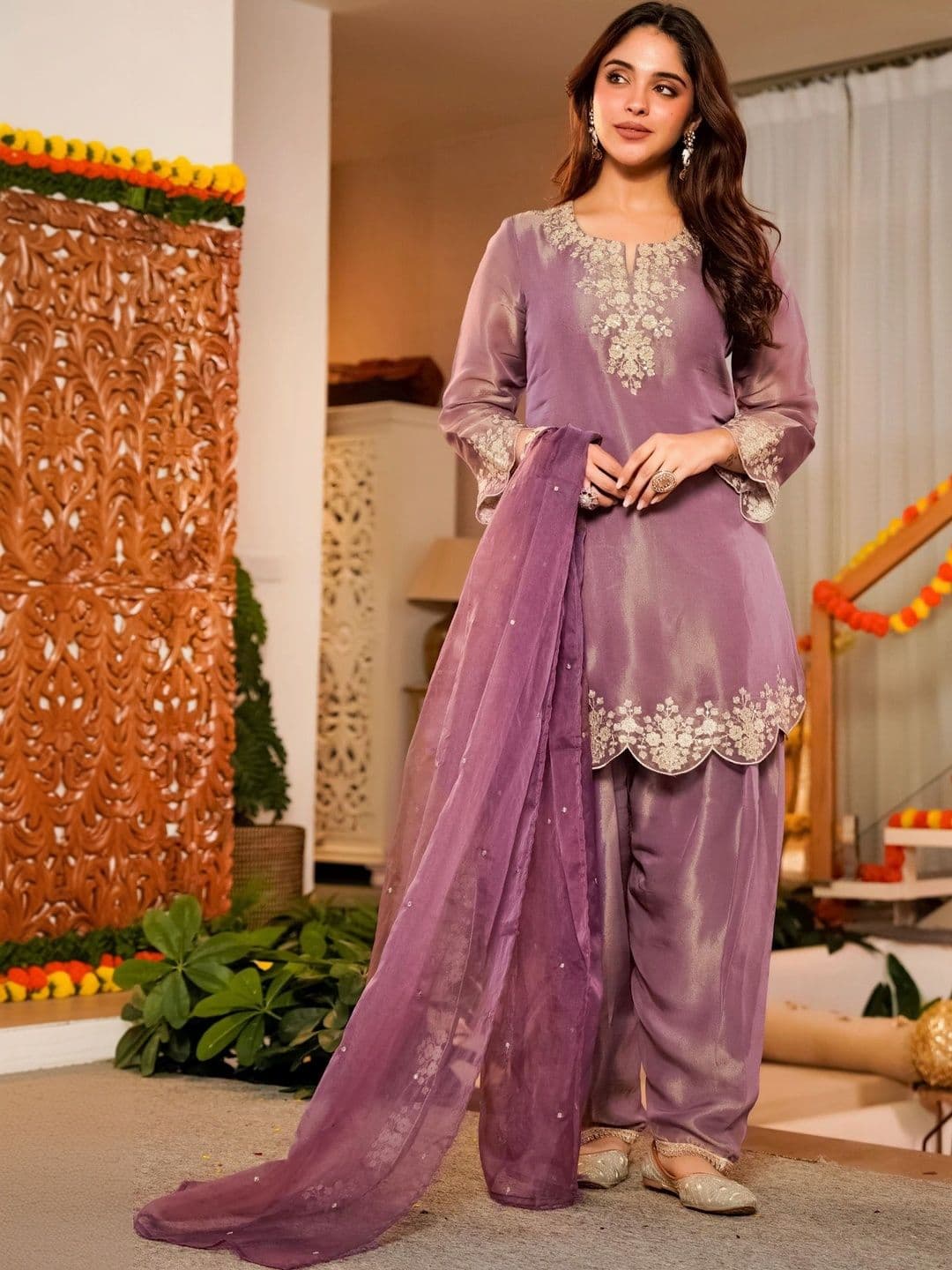 Aeristo Women Ethnic Motifs Embroidered Regular Thread Work Kurta with Patiala & With Dupatta thumbnail 2