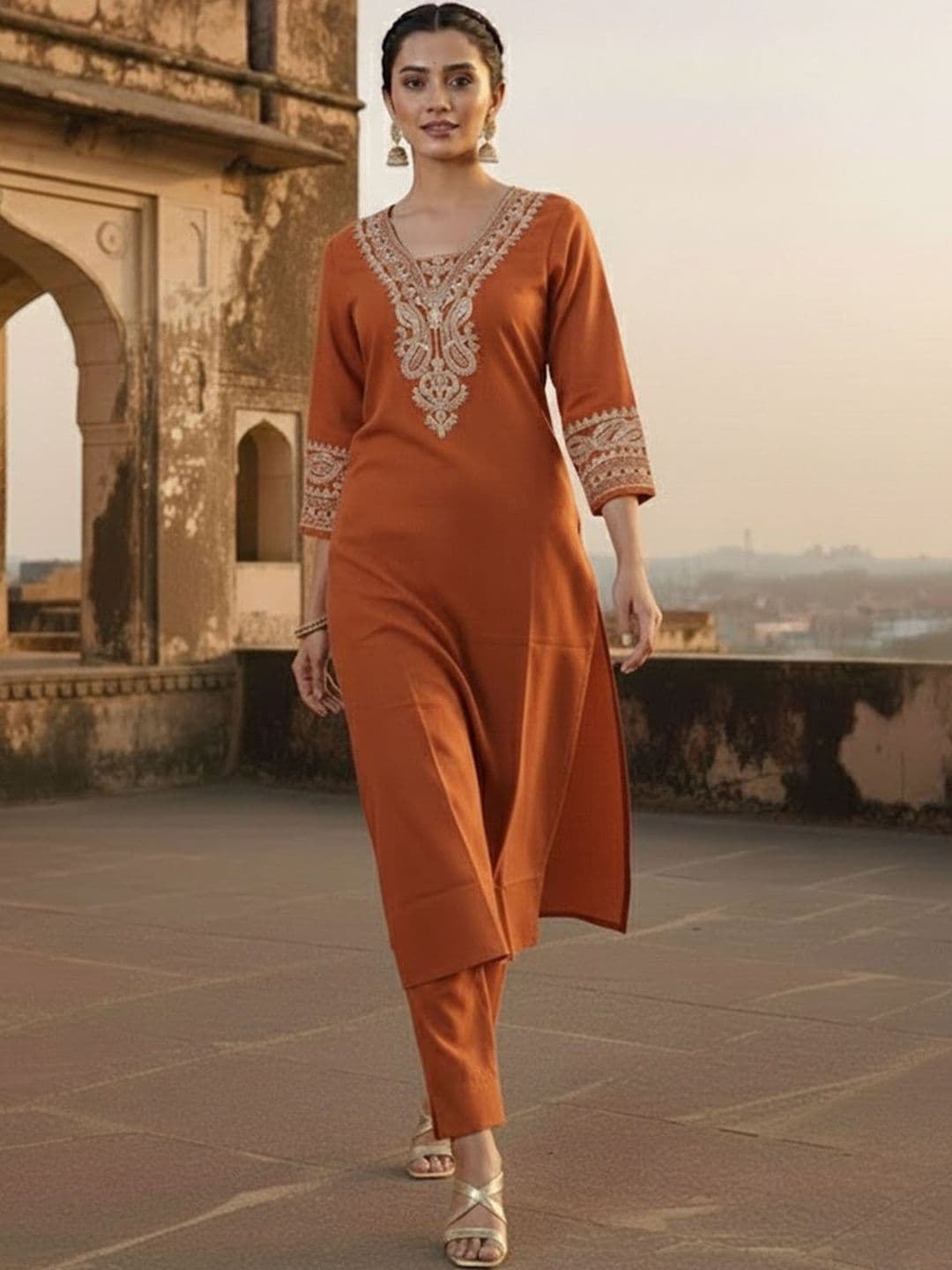 Varanga Women Ethnic Motifs Embroidered Regular Thread Work Kurta with Trousers thumbnail 3