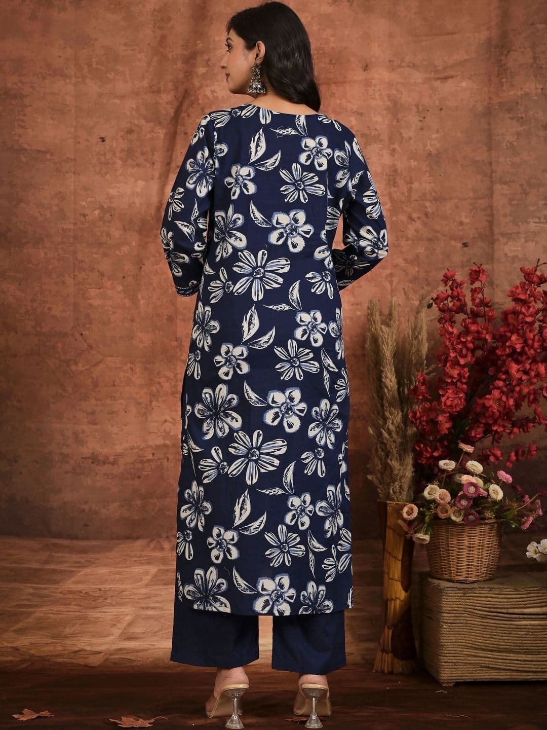 Yashee Women Floral Printed Regular Pure Cotton Kurta with Palazzos & With Dupatta thumbnail 7