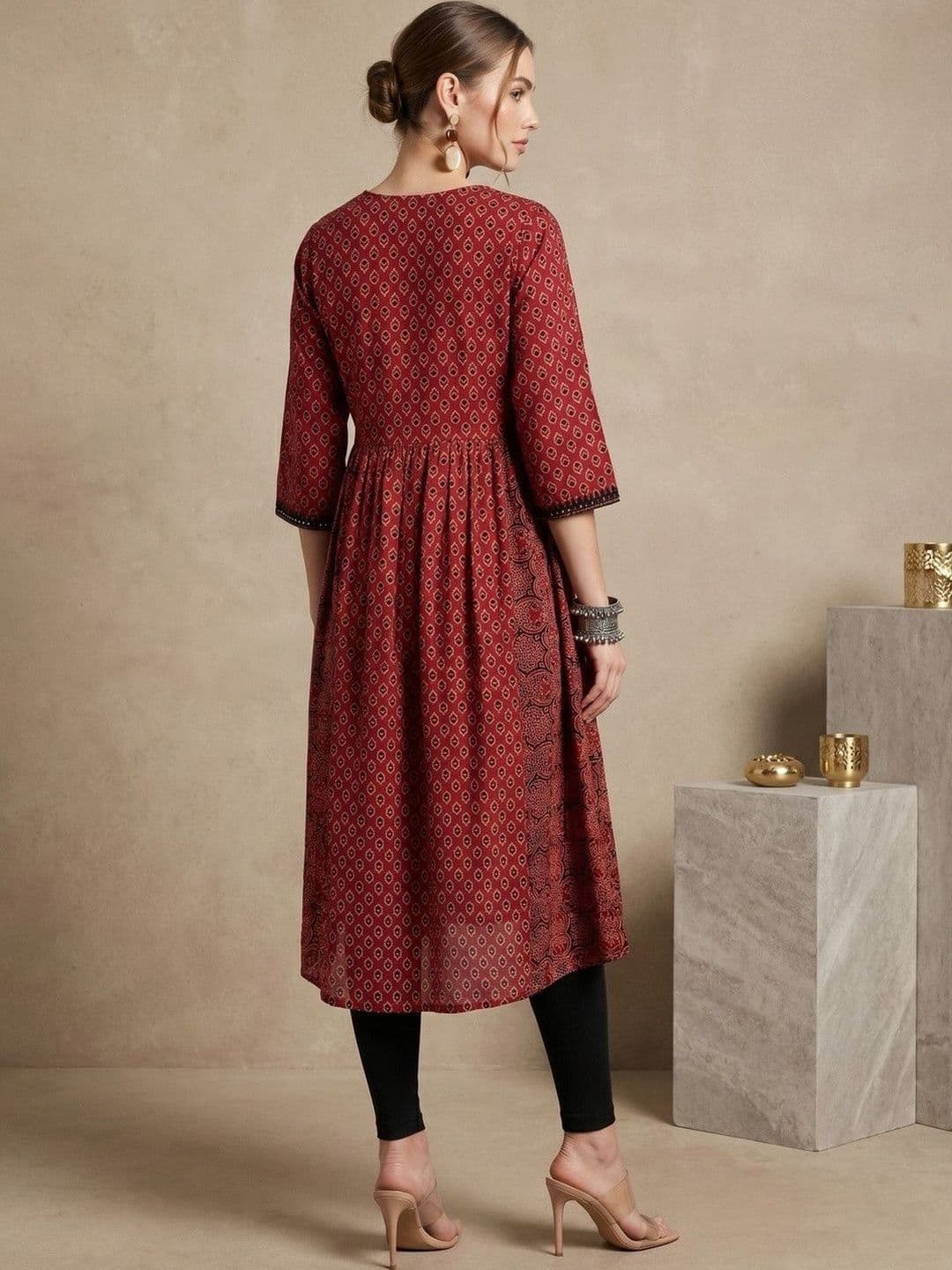 Sangria Women Geometric Printed Kurta thumbnail 5