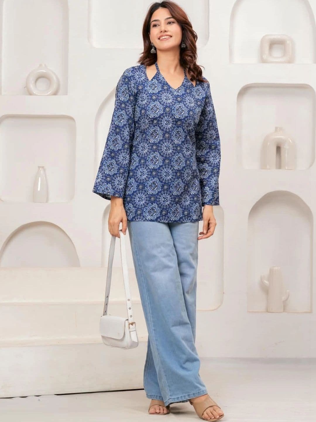 Sangria Ethnic Motifs Printed V-Neck Kurti thumbnail 7