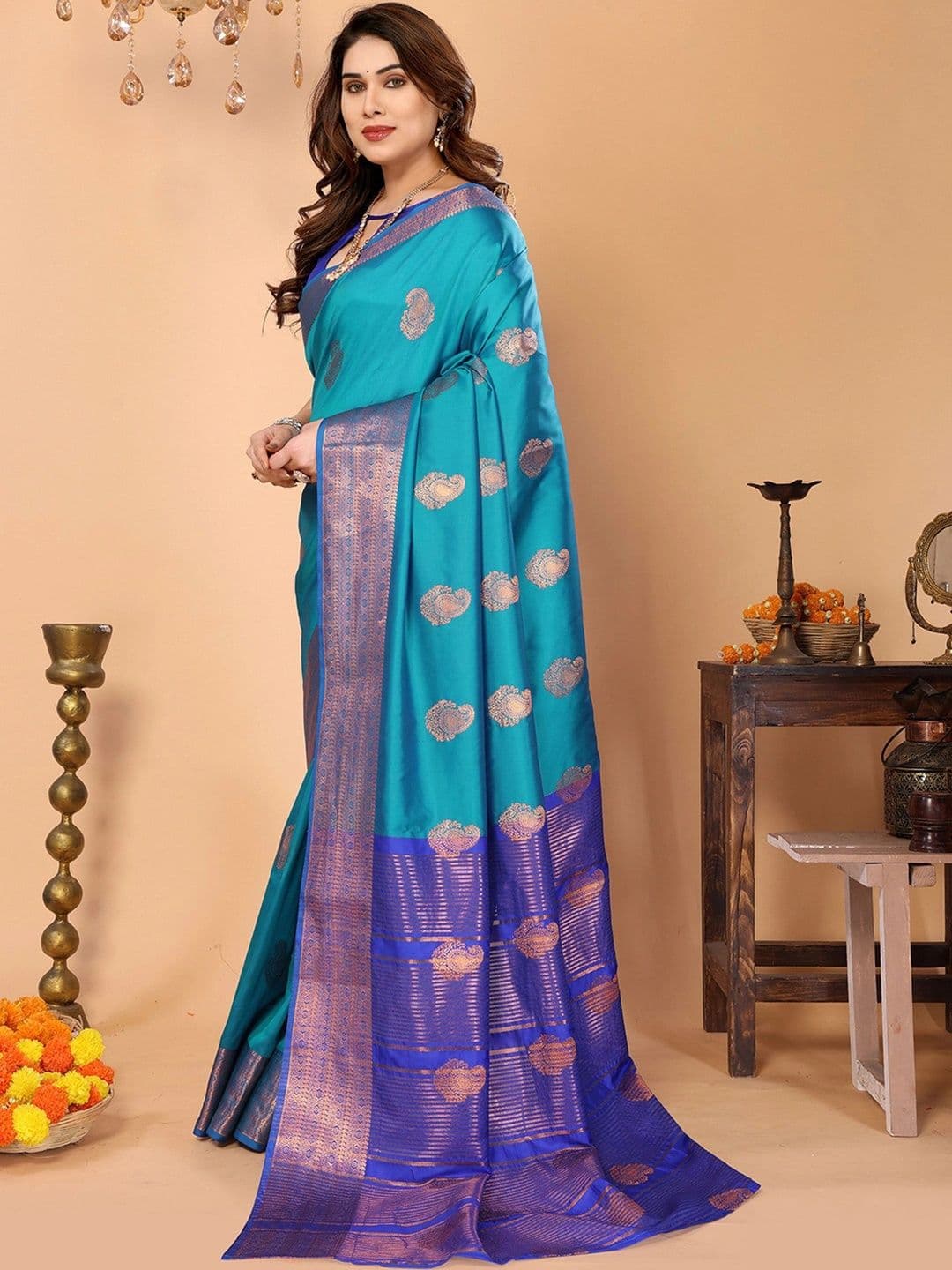 DEVANSH ENTERPRISE Paisley Zari Silk Blend Banarasi Saree thumbnail 5