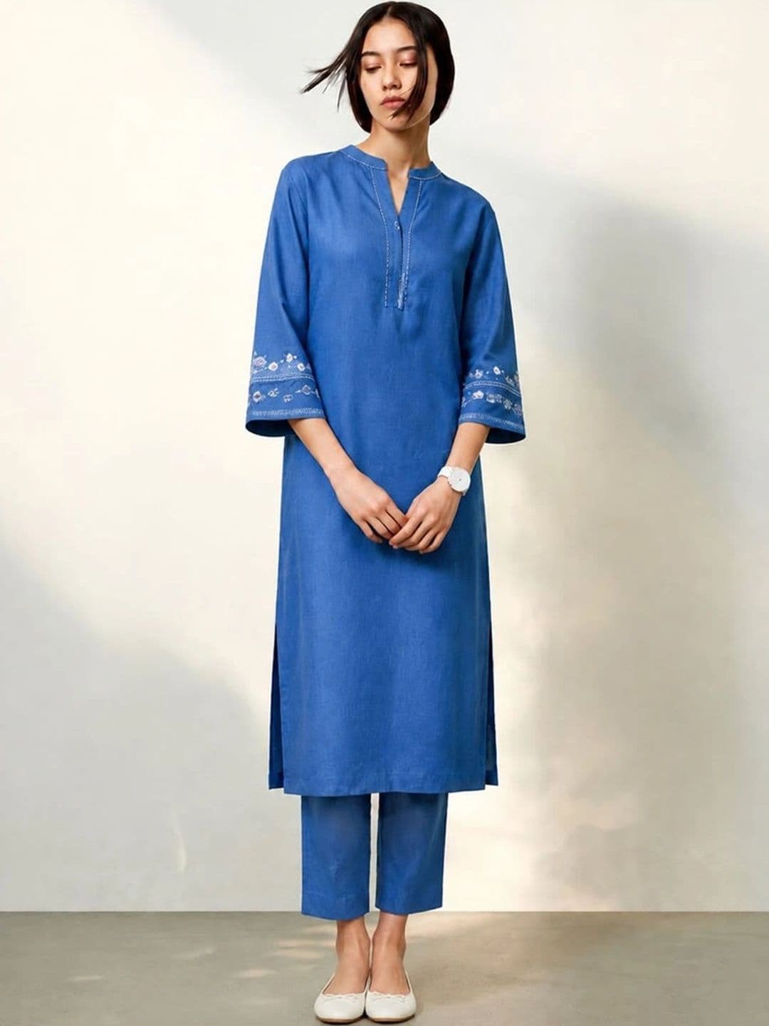 Varanga Women Floral Embroidered Regular Thread Work Kurta with Trousers - view 1