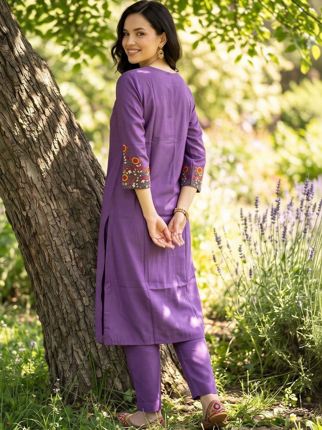 Indo Era Women Floral Embroidered Regular Thread Work Kurta with Trousers thumbnail 3