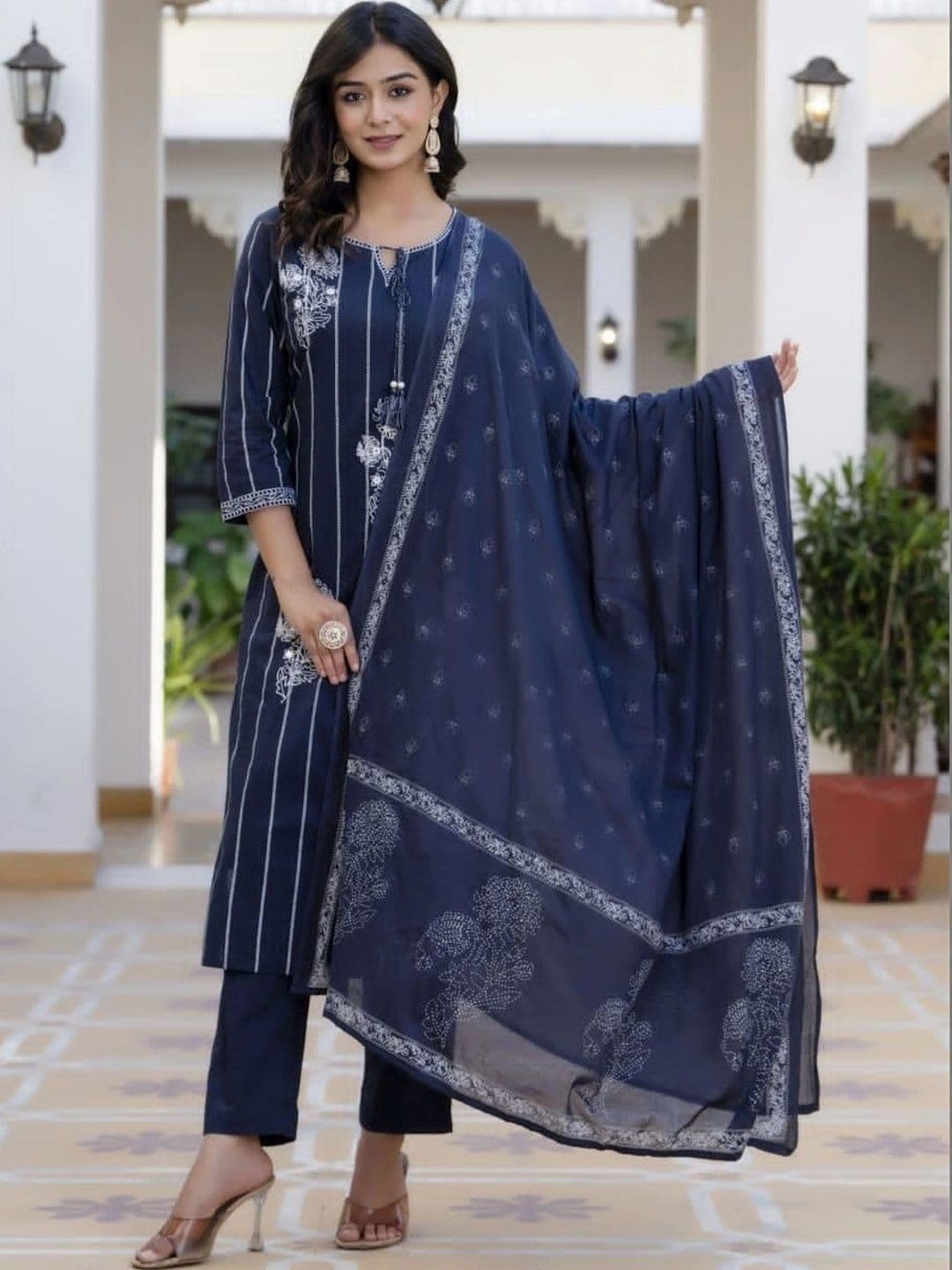 sarachna Women Ethnic Motifs Embroidered Regular Thread Work Pure Cotton Kurta with Trousers & With Dupatta thumbnail 7
