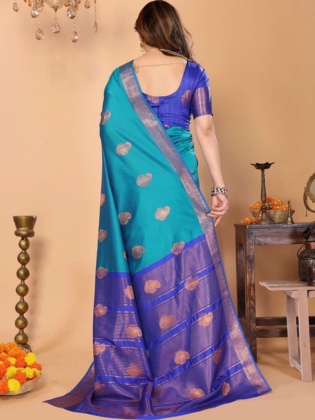 DEVANSH ENTERPRISE Paisley Zari Silk Blend Banarasi Saree thumbnail 3