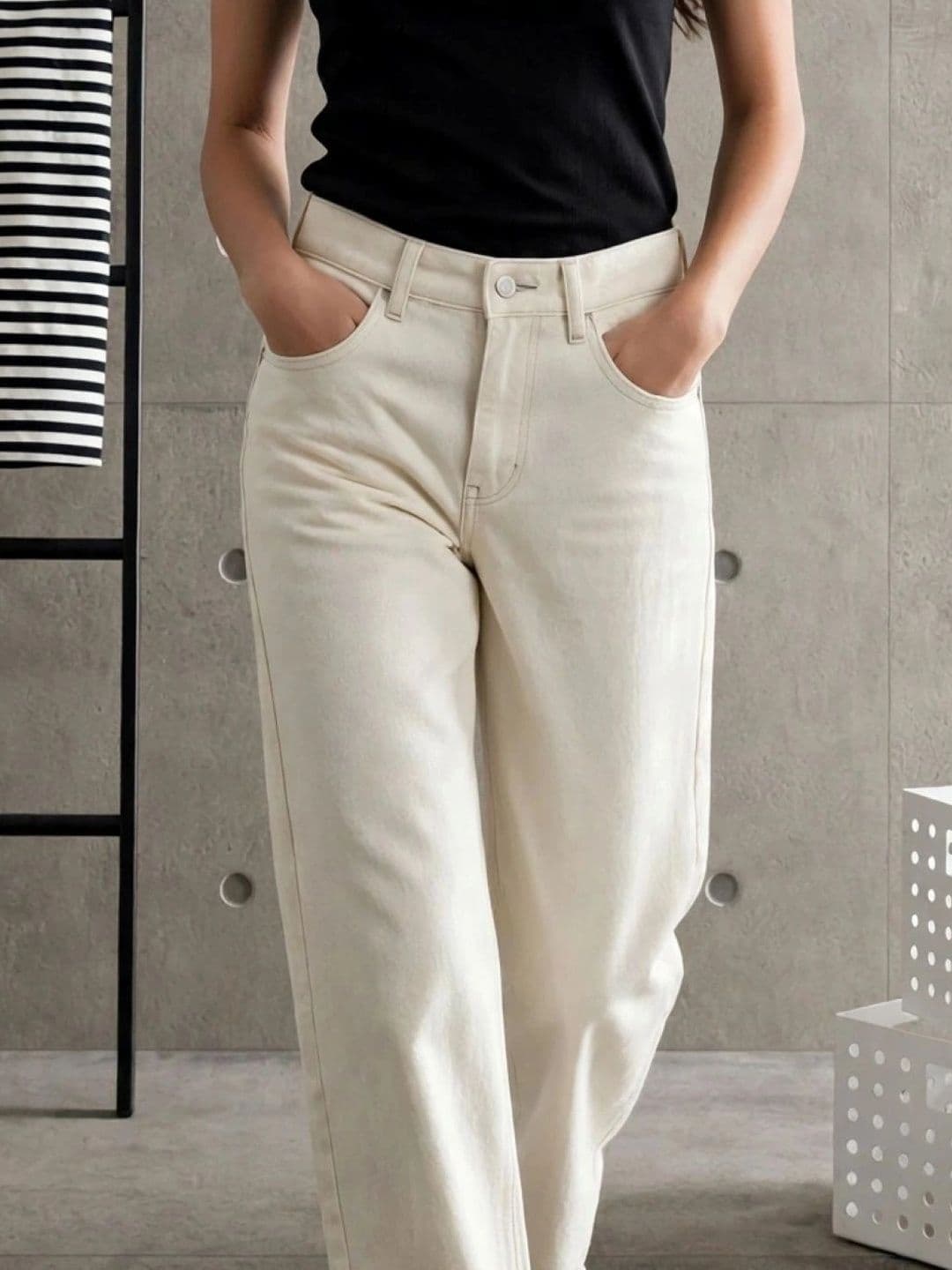 HERE&NOW Women Classic Regular Fit Mid-Rise Stretchable Jeans thumbnail 4