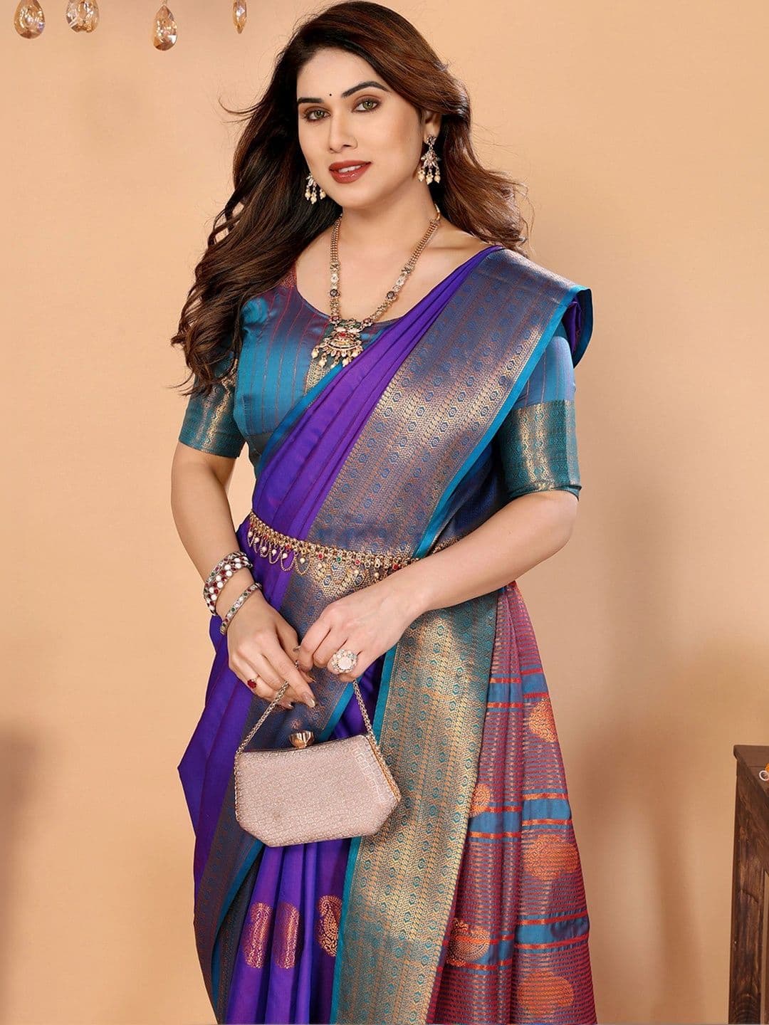 DEVANSH ENTERPRISE Woven Design Zari Silk Blend Banarasi Saree thumbnail 2
