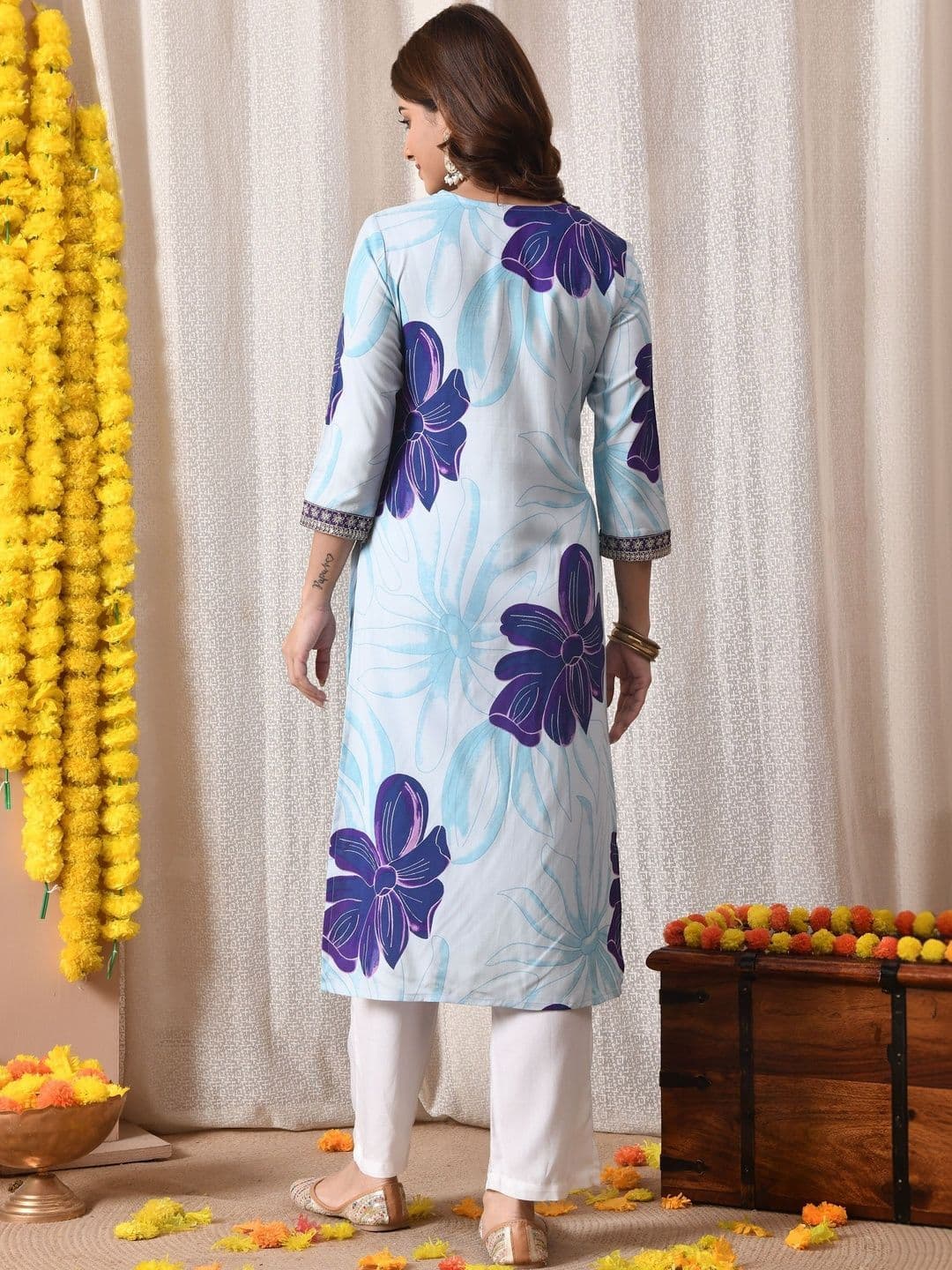 BKApparels Women Embroidered Floral Kurta thumbnail 5