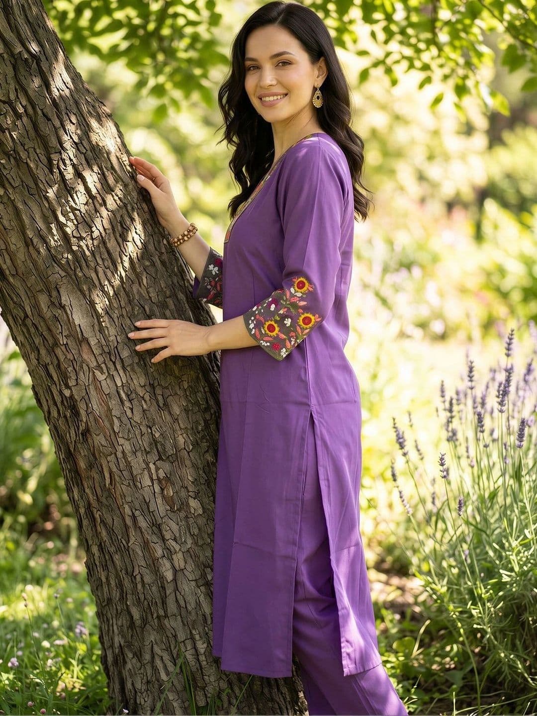 Indo Era Women Floral Embroidered Regular Thread Work Kurta with Trousers thumbnail 4