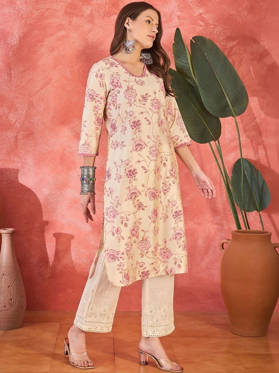 Sangria Women Floral Printed Floral Kurta thumbnail 6