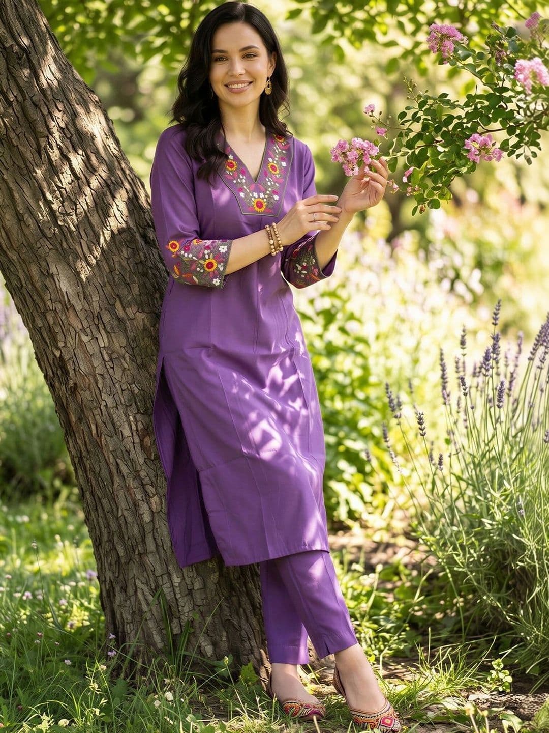 Indo Era Women Floral Embroidered Regular Thread Work Kurta with Trousers thumbnail 5