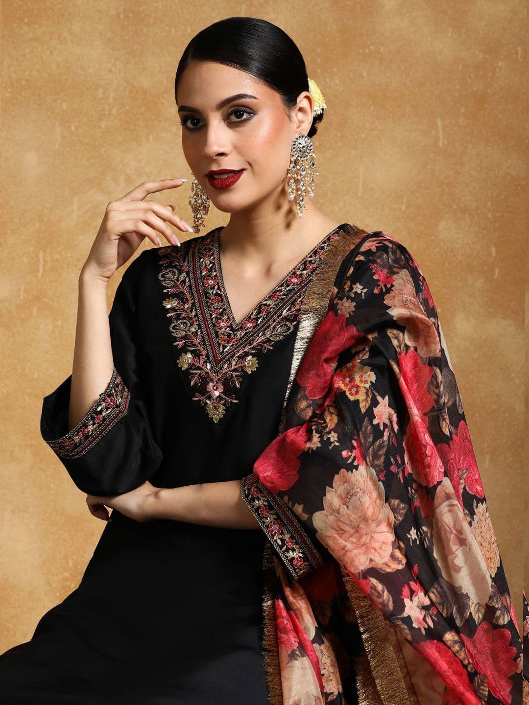 Varanga Floral Yoke Design V-Neck Straight Kurta With Trousers And Dupatta thumbnail 4