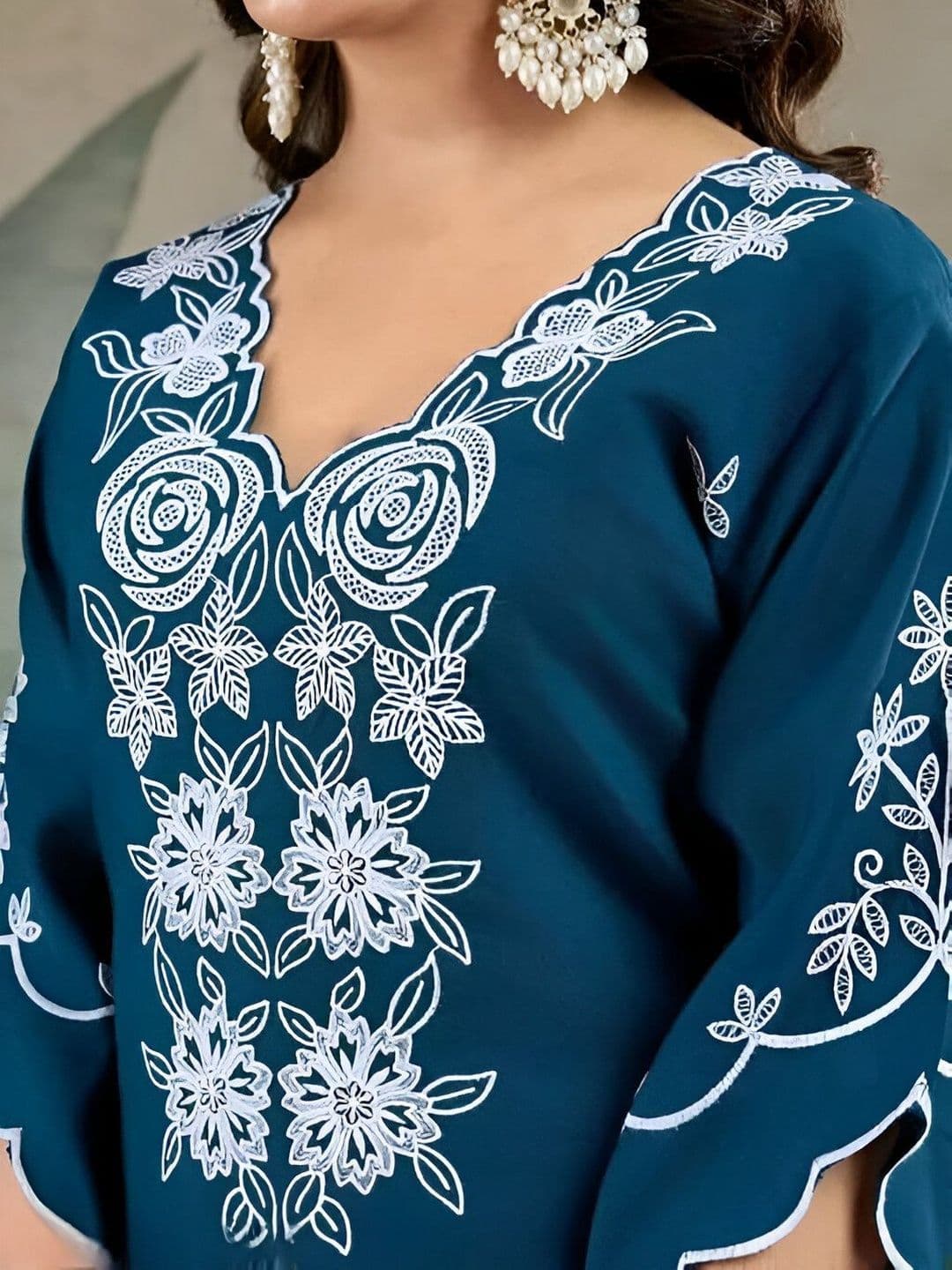 Sangria Women Floral Embroidered Regular Thread Work Kurta with Trousers & With Dupatta thumbnail 2